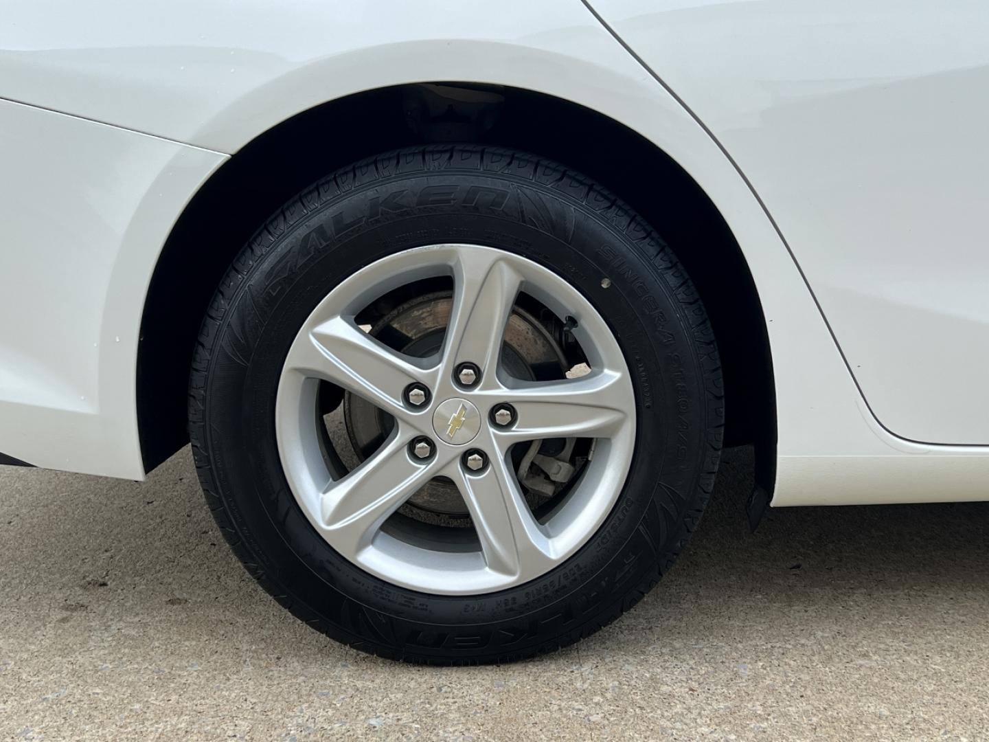 2020 WHITE /Gray Cloth Chevrolet Malibu LS (1G1ZC5ST9LF) with an 1.5L 4 Cyl. engine, Automatic transmission, located at 2990 Old Orchard Rd., Jackson, MO, 63755, 37.354214, -89.612106 - 2020 Chevrolet Malibu LS 1-Owner 121xxx miles Front Wheel Drive 1.5L 4 Cyl. Automatic Backup Camera Bluetooth Cruise Power Windows/Locks/Mirrors We have financing available and we accept trades! Fill out a credit application on our website or come by today! If you have any questions, give - Photo#37