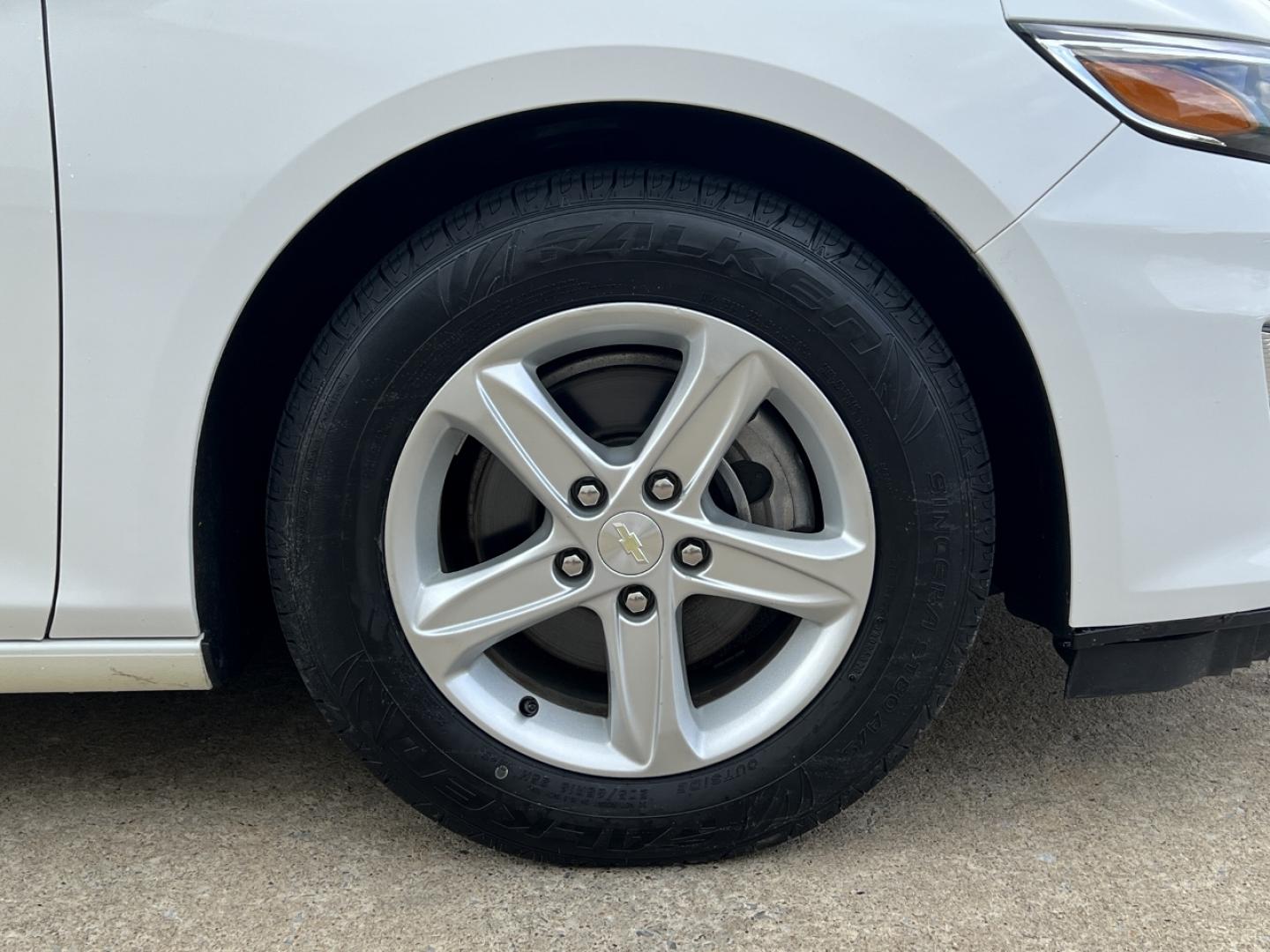 2020 WHITE /Gray Cloth Chevrolet Malibu LS (1G1ZC5ST9LF) with an 1.5L 4 Cyl. engine, Automatic transmission, located at 2990 Old Orchard Rd., Jackson, MO, 63755, 37.354214, -89.612106 - 2020 Chevrolet Malibu LS 1-Owner 121xxx miles Front Wheel Drive 1.5L 4 Cyl. Automatic Backup Camera Bluetooth Cruise Power Windows/Locks/Mirrors We have financing available and we accept trades! Fill out a credit application on our website or come by today! If you have any questions, give - Photo#38