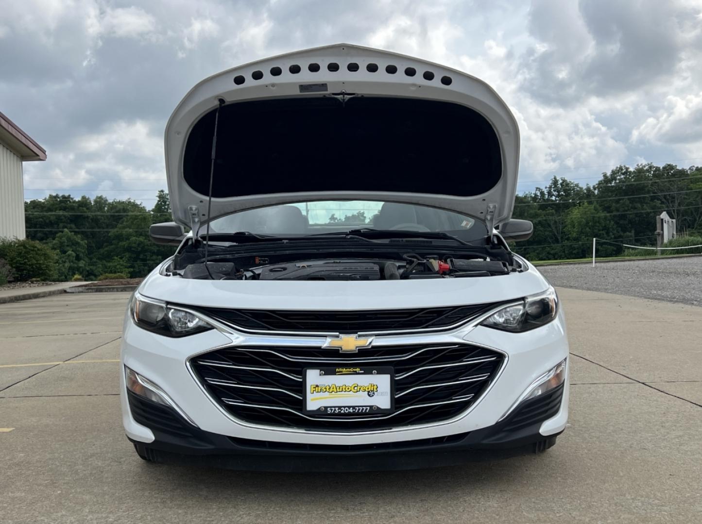 2020 WHITE /Gray Cloth Chevrolet Malibu LS (1G1ZC5ST9LF) with an 1.5L 4 Cyl. engine, Automatic transmission, located at 2990 Old Orchard Rd., Jackson, MO, 63755, 37.354214, -89.612106 - 2020 Chevrolet Malibu LS 1-Owner 121xxx miles Front Wheel Drive 1.5L 4 Cyl. Automatic Backup Camera Bluetooth Cruise Power Windows/Locks/Mirrors We have financing available and we accept trades! Fill out a credit application on our website or come by today! If you have any questions, give - Photo#32
