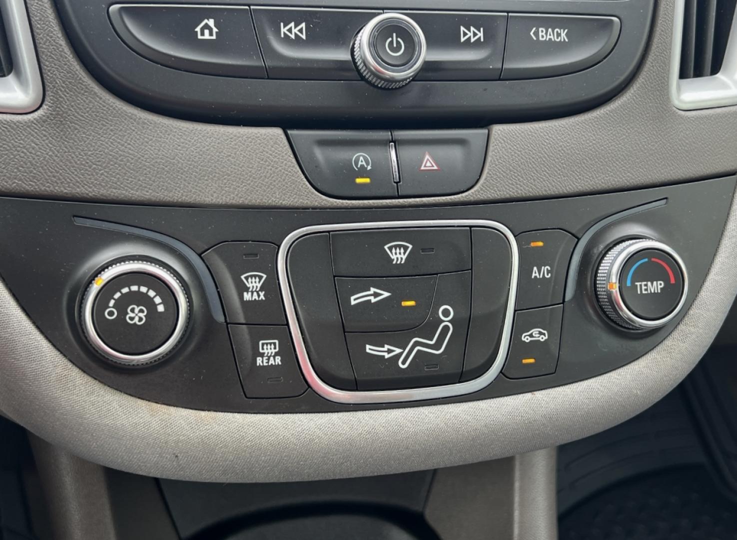 2020 WHITE /Gray Cloth Chevrolet Malibu LS (1G1ZC5ST9LF) with an 1.5L 4 Cyl. engine, Automatic transmission, located at 2990 Old Orchard Rd., Jackson, MO, 63755, 37.354214, -89.612106 - 2020 Chevrolet Malibu LS 1-Owner 121xxx miles Front Wheel Drive 1.5L 4 Cyl. Automatic Backup Camera Bluetooth Cruise Power Windows/Locks/Mirrors We have financing available and we accept trades! Fill out a credit application on our website or come by today! If you have any questions, give - Photo#25