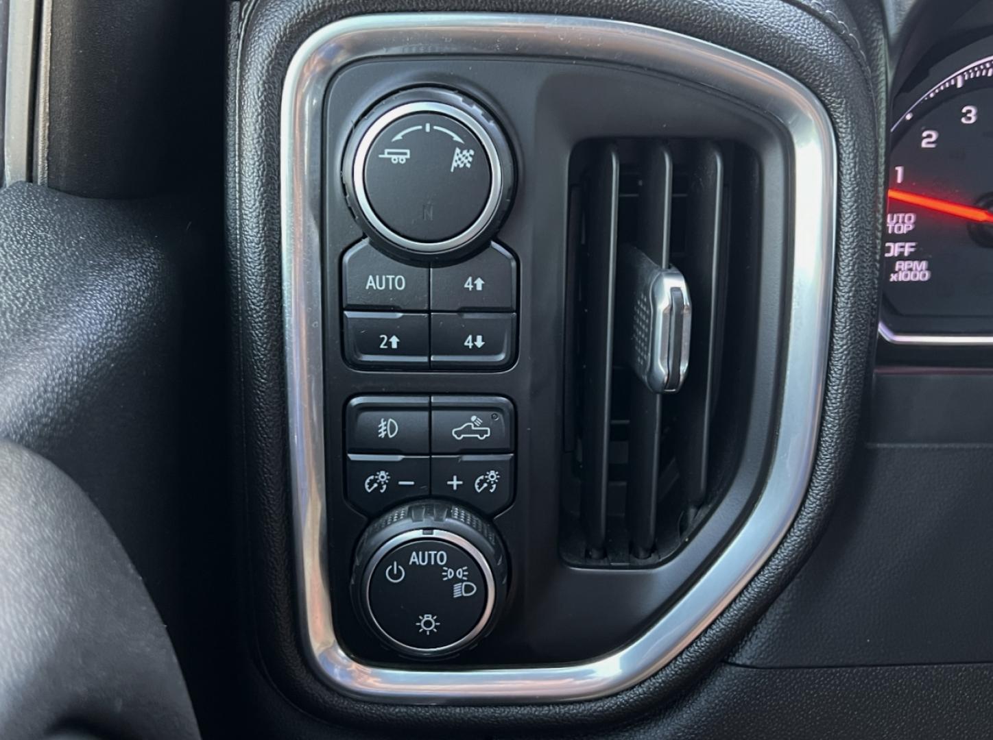 2019 WHITE /Black Cloth Chevrolet Silverado 1500 LT Trail Boss Crew Cab Long Box 4WD (1GCPYFED8KZ) with an 5.3L V8 engine, Automatic transmission, located at 2990 Old Orchard Rd., Jackson, MO, 63755, 37.354214, -89.612106 - 2019 Chevrolet Silverado 1500 LT Trail Boss 148xxx miles 4x4 5.3L V8 Automatic Backup Camera Power Driver Seat Heated Seats Bluetooth Remote Start Cruise Power Windows/Locks/Mirrors We have financing available and we accept trades! Fill out a credit application on our website or come by - Photo#2
