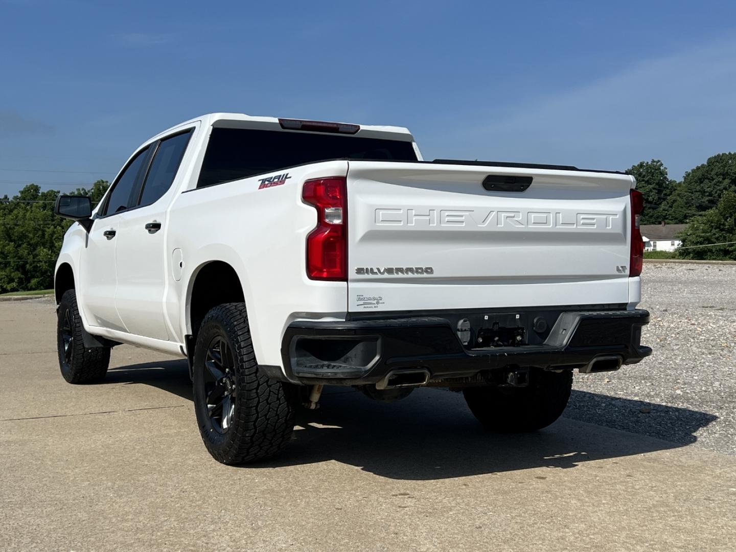 2019 WHITE /Black Cloth Chevrolet Silverado 1500 LT Trail Boss Crew Cab Long Box 4WD (1GCPYFED8KZ) with an 5.3L V8 engine, Automatic transmission, located at 2990 Old Orchard Rd., Jackson, MO, 63755, 37.354214, -89.612106 - 2019 Chevrolet Silverado 1500 LT Trail Boss 148xxx miles 4x4 5.3L V8 Automatic Backup Camera Power Driver Seat Heated Seats Bluetooth Remote Start Cruise Power Windows/Locks/Mirrors We have financing available and we accept trades! Fill out a credit application on our website or come by - Photo#10