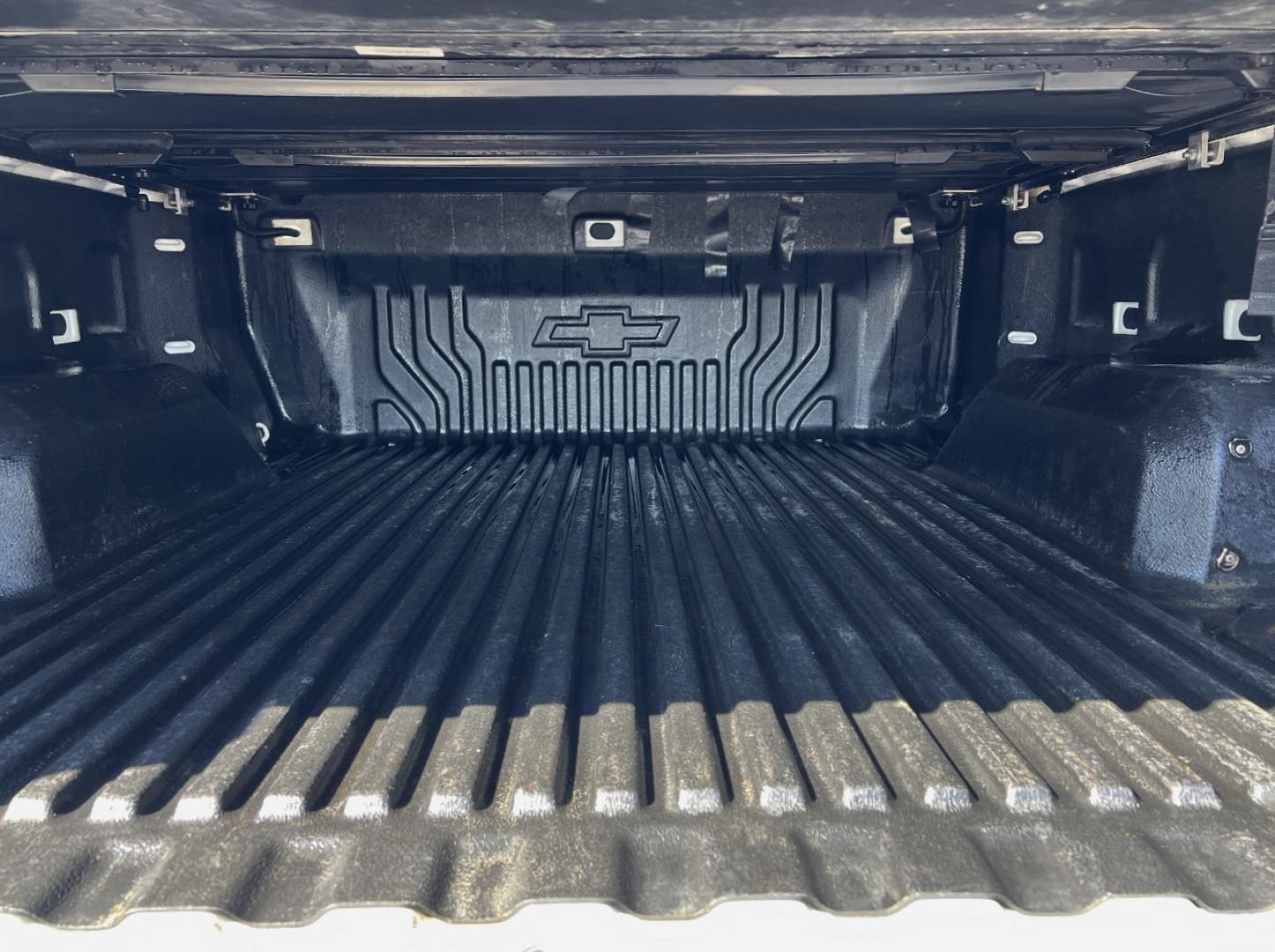 2019 WHITE /Black Cloth Chevrolet Silverado 1500 LT Trail Boss Crew Cab Long Box 4WD (1GCPYFED8KZ) with an 5.3L V8 engine, Automatic transmission, located at 2990 Old Orchard Rd., Jackson, MO, 63755, 37.354214, -89.612106 - 2019 Chevrolet Silverado 1500 LT Trail Boss 148xxx miles 4x4 5.3L V8 Automatic Backup Camera Power Driver Seat Heated Seats Bluetooth Remote Start Cruise Power Windows/Locks/Mirrors We have financing available and we accept trades! Fill out a credit application on our website or come by - Photo#20