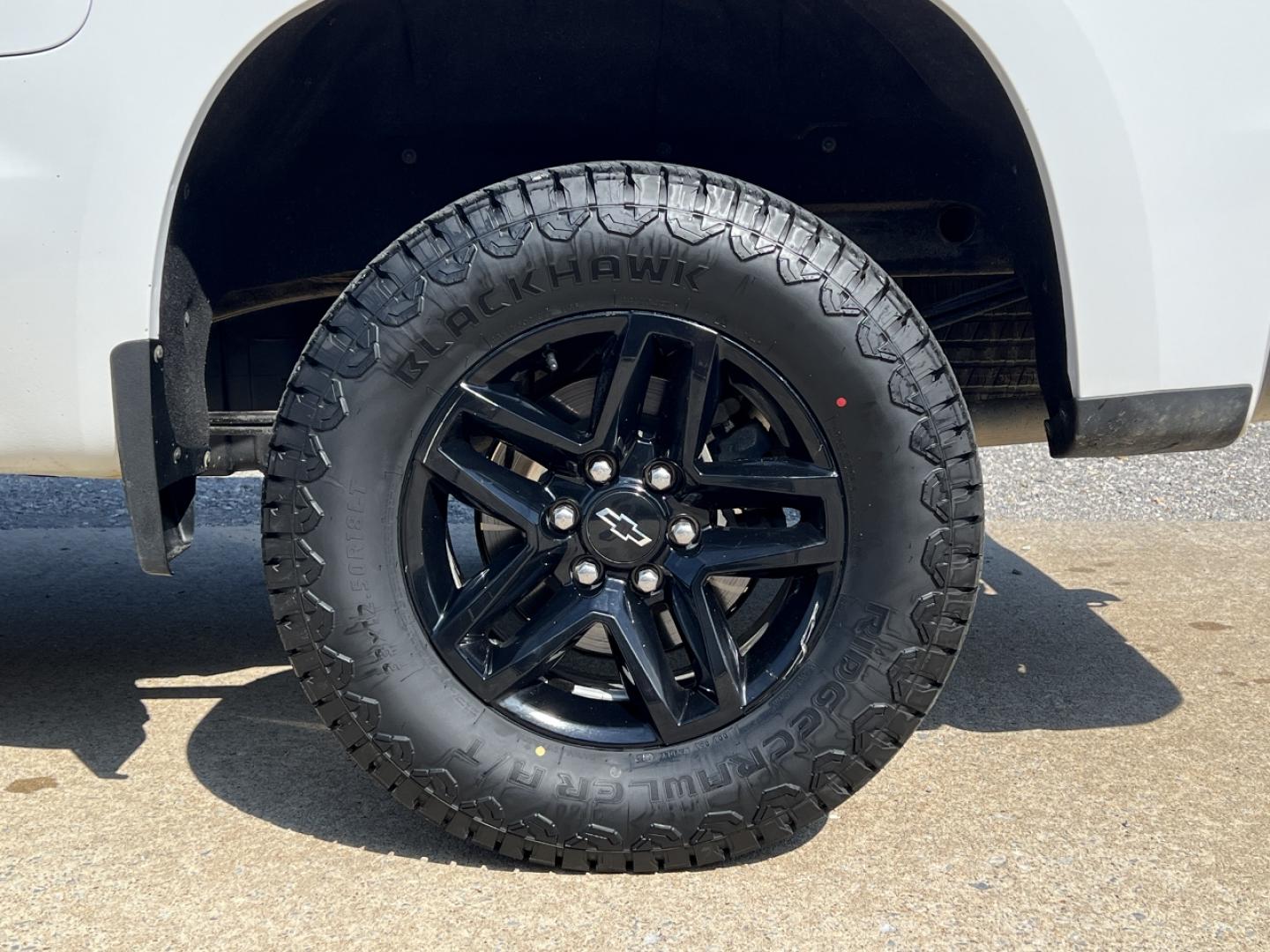 2019 WHITE /Black Cloth Chevrolet Silverado 1500 LT Trail Boss Crew Cab Long Box 4WD (1GCPYFED8KZ) with an 5.3L V8 engine, Automatic transmission, located at 2990 Old Orchard Rd., Jackson, MO, 63755, 37.354214, -89.612106 - 2019 Chevrolet Silverado 1500 LT Trail Boss 148xxx miles 4x4 5.3L V8 Automatic Backup Camera Power Driver Seat Heated Seats Bluetooth Remote Start Cruise Power Windows/Locks/Mirrors We have financing available and we accept trades! Fill out a credit application on our website or come by - Photo#37