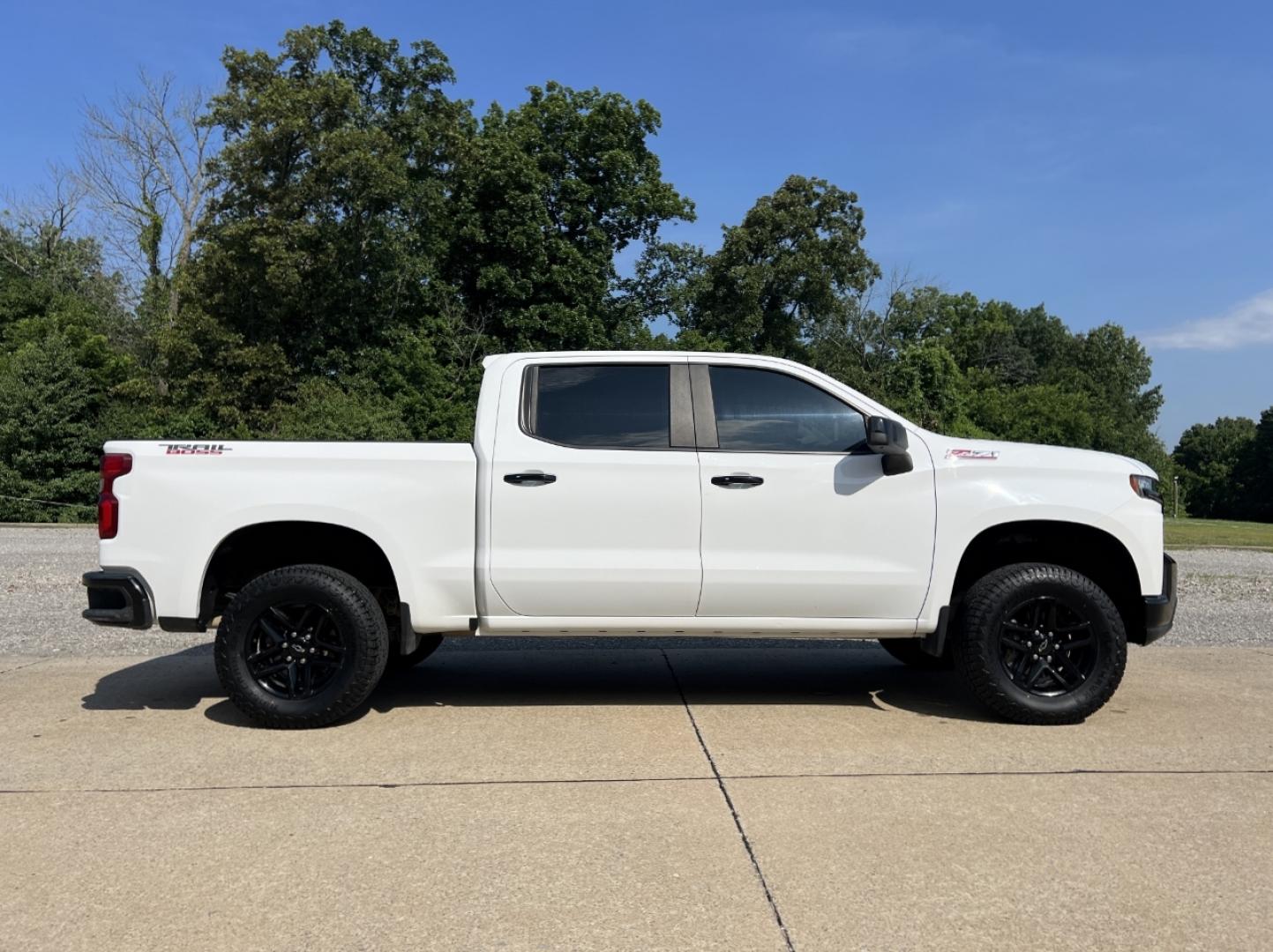 2019 WHITE /Black Cloth Chevrolet Silverado 1500 LT Trail Boss Crew Cab Long Box 4WD (1GCPYFED8KZ) with an 5.3L V8 engine, Automatic transmission, located at 2990 Old Orchard Rd., Jackson, MO, 63755, 37.354214, -89.612106 - 2019 Chevrolet Silverado 1500 LT Trail Boss 148xxx miles 4x4 5.3L V8 Automatic Backup Camera Power Driver Seat Heated Seats Bluetooth Remote Start Cruise Power Windows/Locks/Mirrors We have financing available and we accept trades! Fill out a credit application on our website or come by - Photo#8
