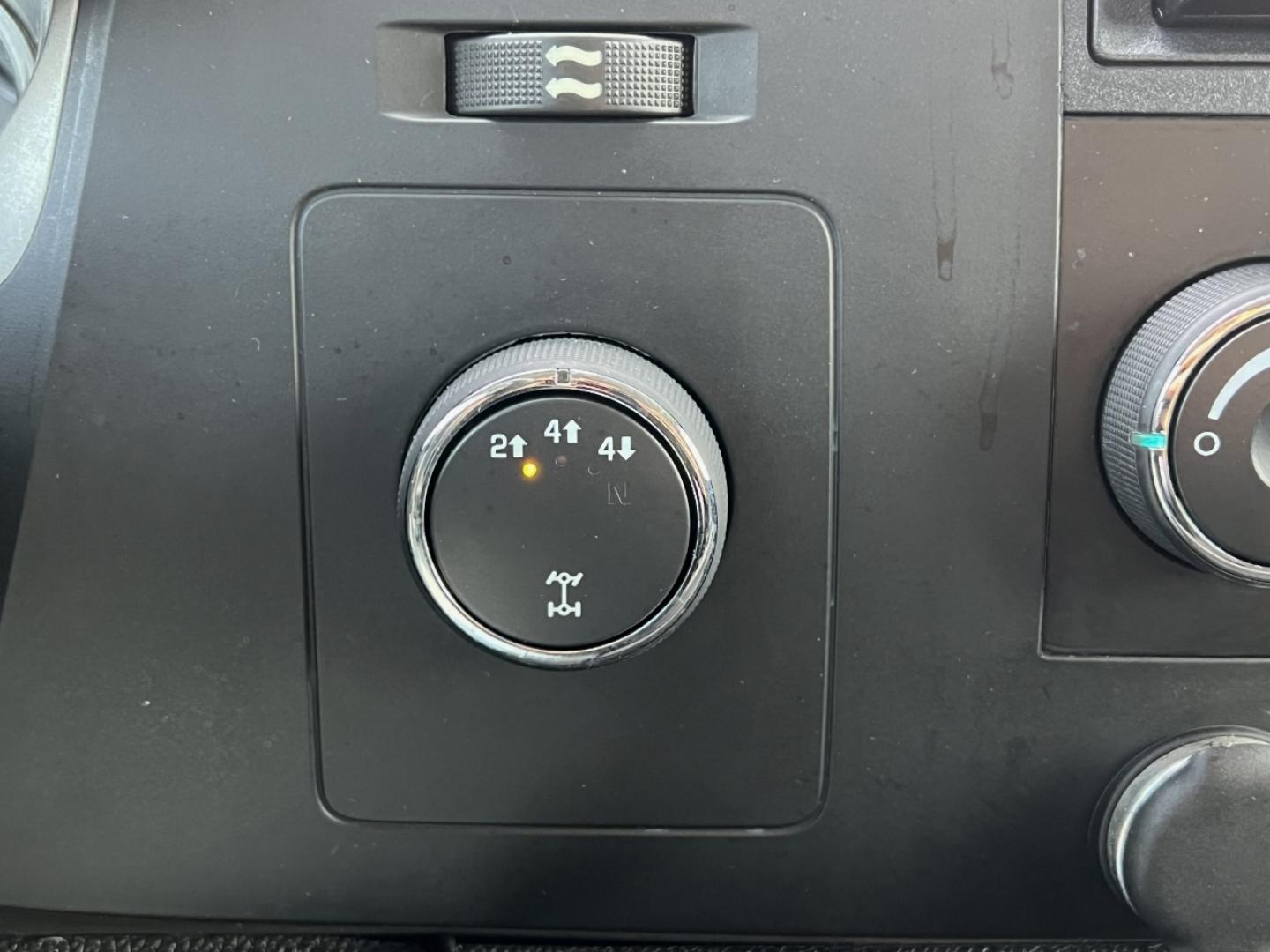 2014 WHITE /Black Cloth Chevrolet Silverado 3500HD LT Crew Cab 4WD (1GC4K0C86EF) with an 6.6L V8 DIESEL engine, Automatic transmission, located at 2990 Old Orchard Rd., Jackson, MO, 63755, 37.354214, -89.612106 - 2014 Chevrolet Silverado 3500HD LT 217xxx miles 4x4 6.6L V8 Diesel Automatic Backup Camera Power Driver Seat Bluetooth Remote Start Cruise Power Windows/Locks/Mirrors We have financing available and we accept trades! Fill out a credit application on our website or come by today! If you h - Photo#2