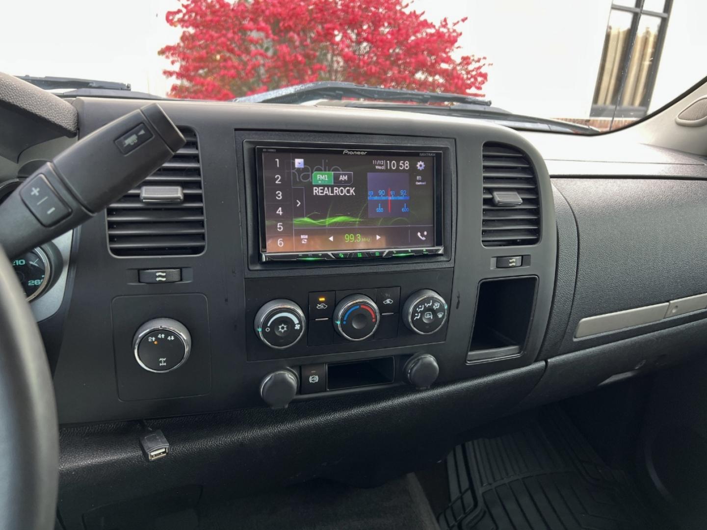 2014 WHITE /Black Cloth Chevrolet Silverado 3500HD LT Crew Cab 4WD (1GC4K0C86EF) with an 6.6L V8 DIESEL engine, Automatic transmission, located at 2990 Old Orchard Rd., Jackson, MO, 63755, 37.354214, -89.612106 - 2014 Chevrolet Silverado 3500HD LT 217xxx miles 4x4 6.6L V8 Diesel Automatic Backup Camera Power Driver Seat Bluetooth Remote Start Cruise Power Windows/Locks/Mirrors We have financing available and we accept trades! Fill out a credit application on our website or come by today! If you h - Photo#23