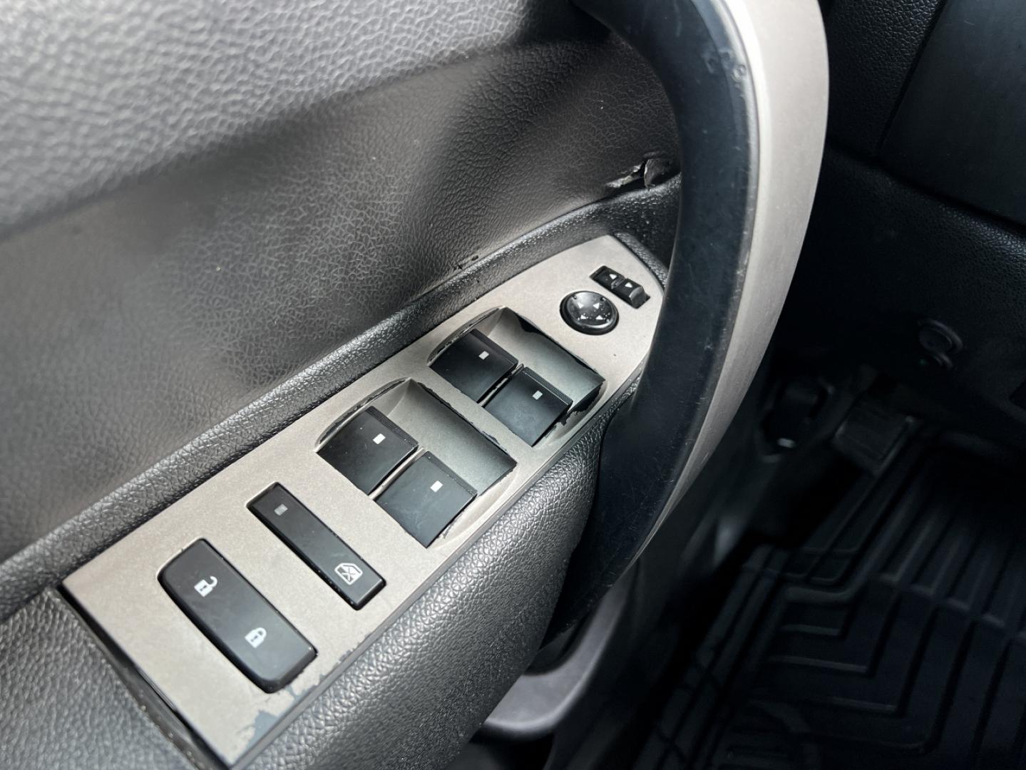 2014 WHITE /Black Cloth Chevrolet Silverado 3500HD LT Crew Cab 4WD (1GC4K0C86EF) with an 6.6L V8 DIESEL engine, Automatic transmission, located at 2990 Old Orchard Rd., Jackson, MO, 63755, 37.354214, -89.612106 - 2014 Chevrolet Silverado 3500HD LT 217xxx miles 4x4 6.6L V8 Diesel Automatic Backup Camera Power Driver Seat Bluetooth Remote Start Cruise Power Windows/Locks/Mirrors We have financing available and we accept trades! Fill out a credit application on our website or come by today! If you h - Photo#26