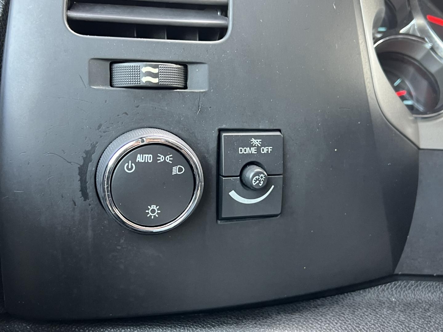 2014 WHITE /Black Cloth Chevrolet Silverado 3500HD LT Crew Cab 4WD (1GC4K0C86EF) with an 6.6L V8 DIESEL engine, Automatic transmission, located at 2990 Old Orchard Rd., Jackson, MO, 63755, 37.354214, -89.612106 - 2014 Chevrolet Silverado 3500HD LT 217xxx miles 4x4 6.6L V8 Diesel Automatic Backup Camera Power Driver Seat Bluetooth Remote Start Cruise Power Windows/Locks/Mirrors We have financing available and we accept trades! Fill out a credit application on our website or come by today! If you h - Photo#27