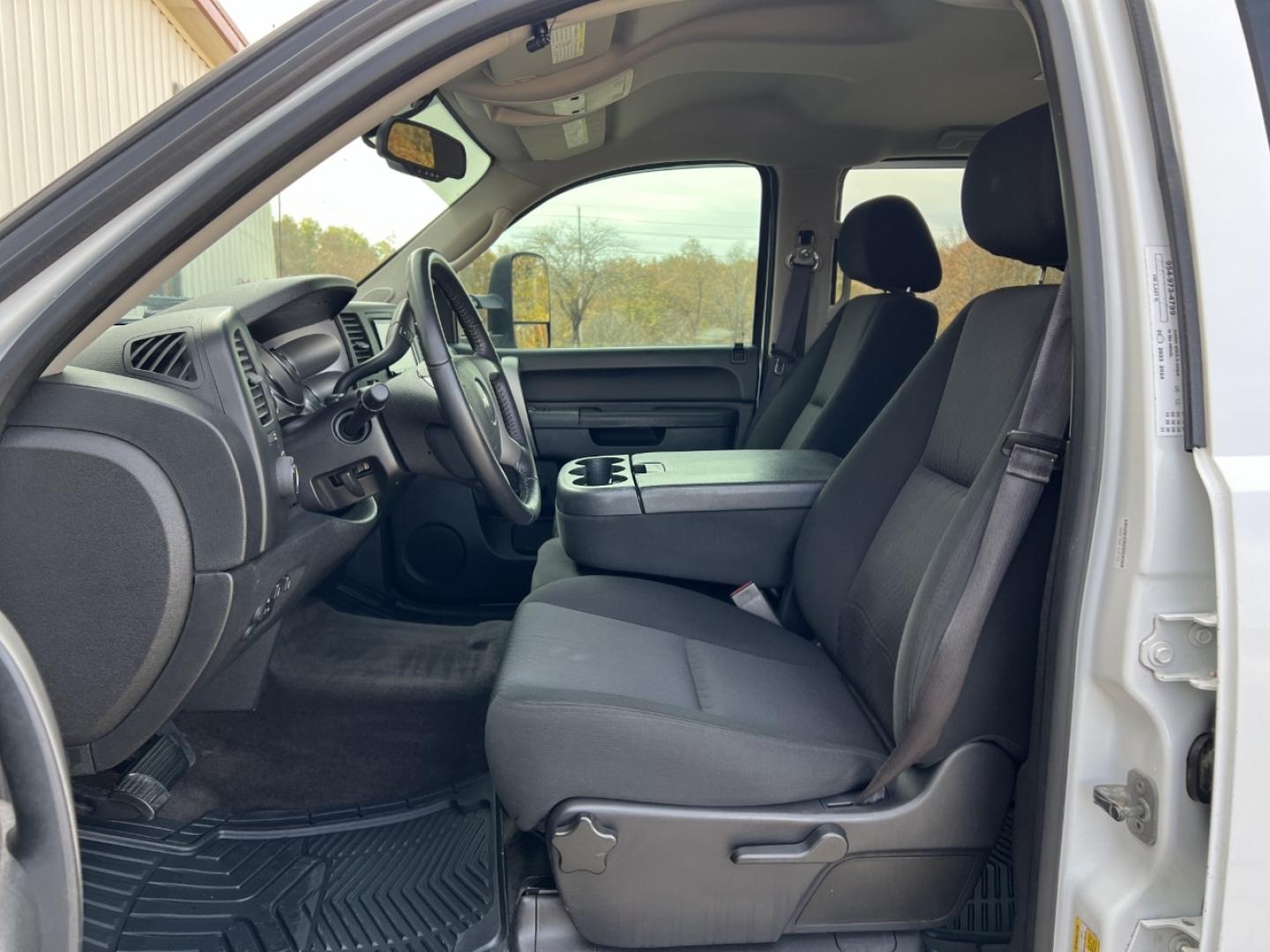 2014 WHITE /Black Cloth Chevrolet Silverado 3500HD LT Crew Cab 4WD (1GC4K0C86EF) with an 6.6L V8 DIESEL engine, Automatic transmission, located at 2990 Old Orchard Rd., Jackson, MO, 63755, 37.354214, -89.612106 - 2014 Chevrolet Silverado 3500HD LT 217xxx miles 4x4 6.6L V8 Diesel Automatic Backup Camera Power Driver Seat Bluetooth Remote Start Cruise Power Windows/Locks/Mirrors We have financing available and we accept trades! Fill out a credit application on our website or come by today! If you h - Photo#12