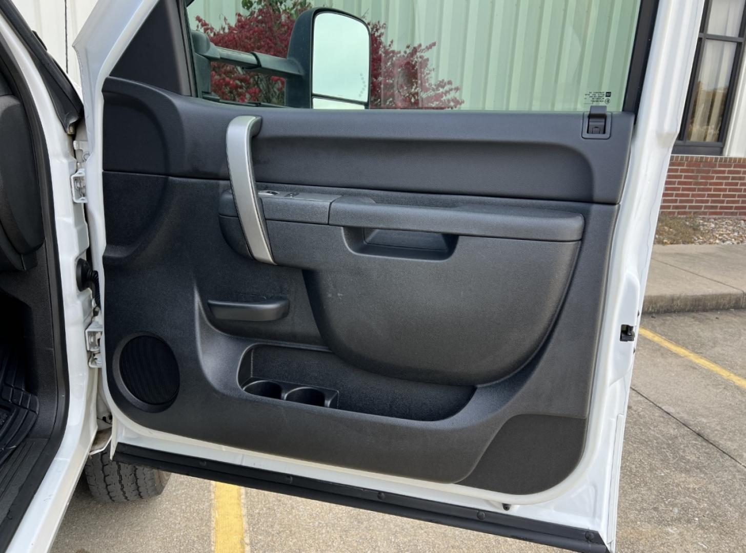 2014 WHITE /Black Cloth Chevrolet Silverado 3500HD LT Crew Cab 4WD (1GC4K0C86EF) with an 6.6L V8 DIESEL engine, Automatic transmission, located at 2990 Old Orchard Rd., Jackson, MO, 63755, 37.354214, -89.612106 - 2014 Chevrolet Silverado 3500HD LT 217xxx miles 4x4 6.6L V8 Diesel Automatic Backup Camera Power Driver Seat Bluetooth Remote Start Cruise Power Windows/Locks/Mirrors We have financing available and we accept trades! Fill out a credit application on our website or come by today! If you h - Photo#13