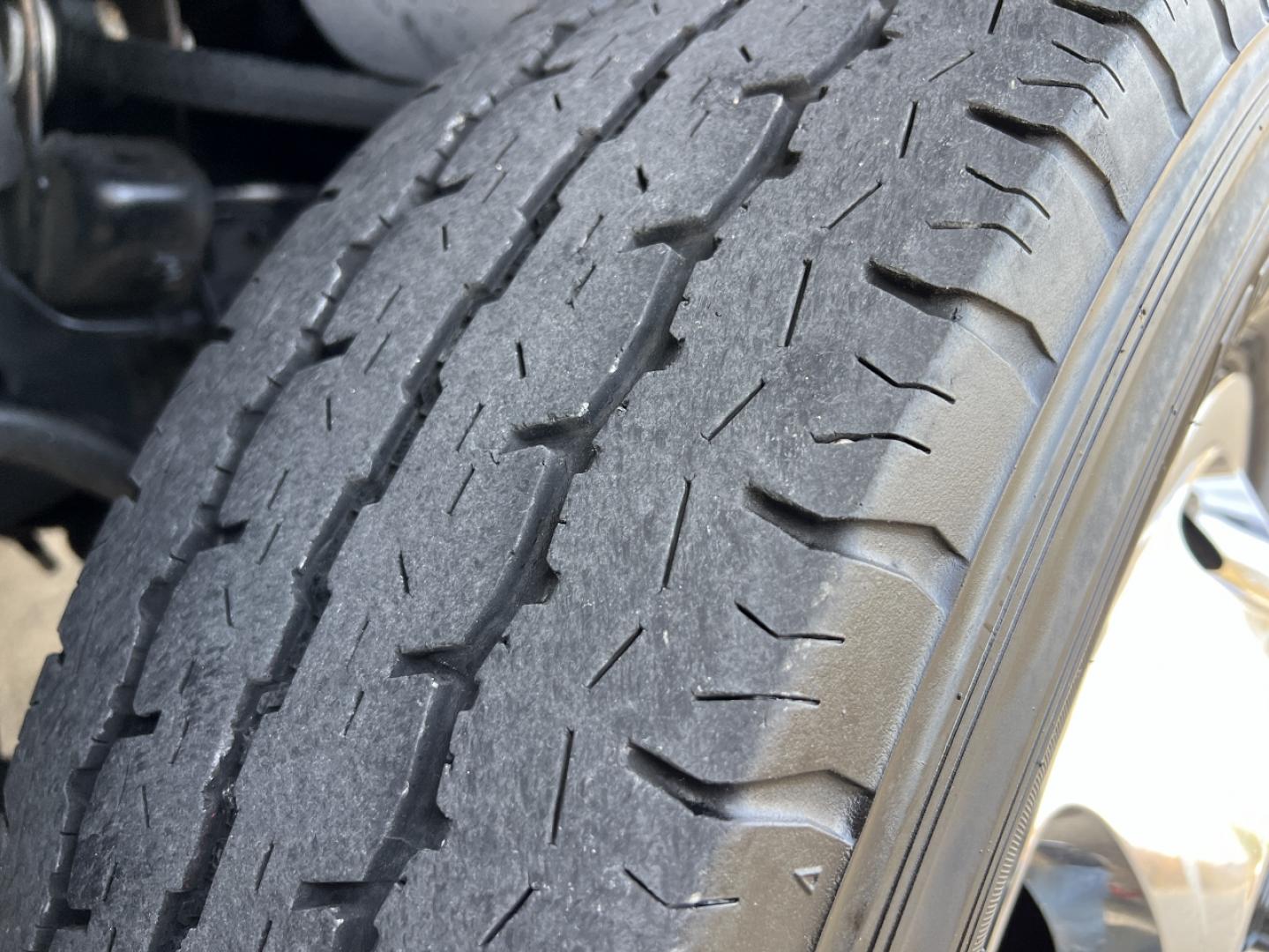 2014 WHITE /Black Cloth Chevrolet Silverado 3500HD LT Crew Cab 4WD (1GC4K0C86EF) with an 6.6L V8 DIESEL engine, Automatic transmission, located at 2990 Old Orchard Rd., Jackson, MO, 63755, 37.354214, -89.612106 - 2014 Chevrolet Silverado 3500HD LT 217xxx miles 4x4 6.6L V8 Diesel Automatic Backup Camera Power Driver Seat Bluetooth Remote Start Cruise Power Windows/Locks/Mirrors We have financing available and we accept trades! Fill out a credit application on our website or come by today! If you h - Photo#32