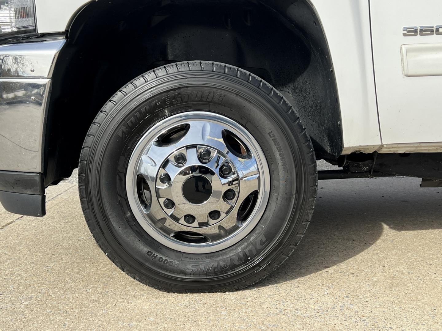 2014 WHITE /Black Cloth Chevrolet Silverado 3500HD LT Crew Cab 4WD (1GC4K0C86EF) with an 6.6L V8 DIESEL engine, Automatic transmission, located at 2990 Old Orchard Rd., Jackson, MO, 63755, 37.354214, -89.612106 - 2014 Chevrolet Silverado 3500HD LT 217xxx miles 4x4 6.6L V8 Diesel Automatic Backup Camera Power Driver Seat Bluetooth Remote Start Cruise Power Windows/Locks/Mirrors We have financing available and we accept trades! Fill out a credit application on our website or come by today! If you h - Photo#33