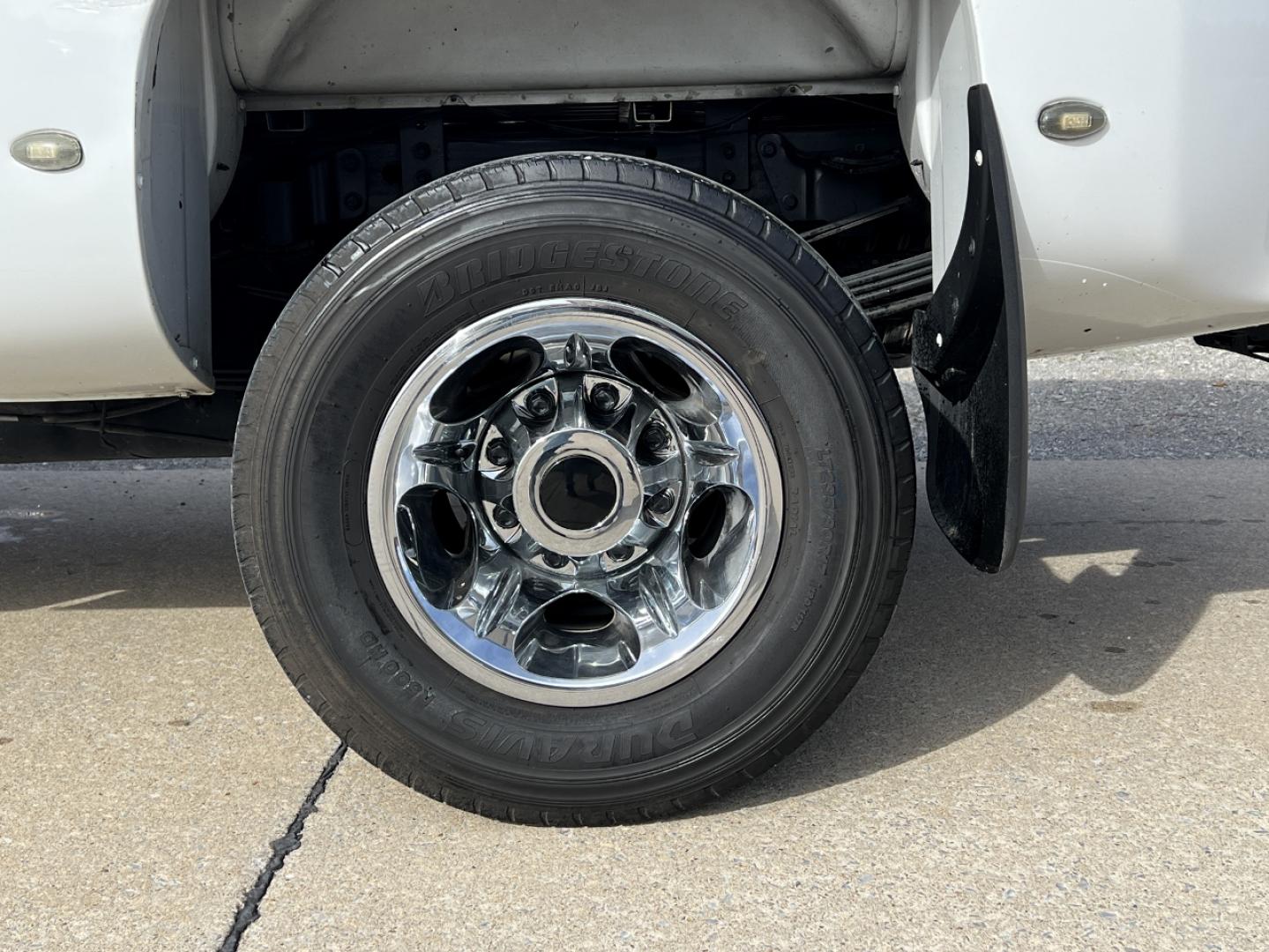 2014 WHITE /Black Cloth Chevrolet Silverado 3500HD LT Crew Cab 4WD (1GC4K0C86EF) with an 6.6L V8 DIESEL engine, Automatic transmission, located at 2990 Old Orchard Rd., Jackson, MO, 63755, 37.354214, -89.612106 - 2014 Chevrolet Silverado 3500HD LT 217xxx miles 4x4 6.6L V8 Diesel Automatic Backup Camera Power Driver Seat Bluetooth Remote Start Cruise Power Windows/Locks/Mirrors We have financing available and we accept trades! Fill out a credit application on our website or come by today! If you h - Photo#34
