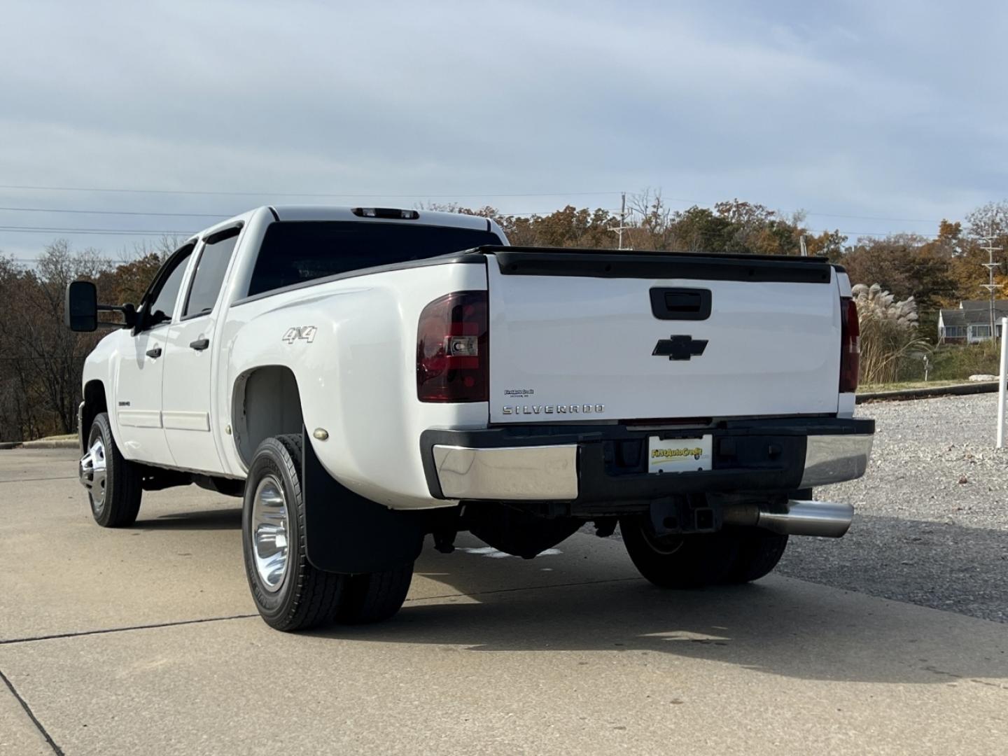 2014 WHITE /Black Cloth Chevrolet Silverado 3500HD LT Crew Cab 4WD (1GC4K0C86EF) with an 6.6L V8 DIESEL engine, Automatic transmission, located at 2990 Old Orchard Rd., Jackson, MO, 63755, 37.354214, -89.612106 - 2014 Chevrolet Silverado 3500HD LT 217xxx miles 4x4 6.6L V8 Diesel Automatic Backup Camera Power Driver Seat Bluetooth Remote Start Cruise Power Windows/Locks/Mirrors We have financing available and we accept trades! Fill out a credit application on our website or come by today! If you h - Photo#8