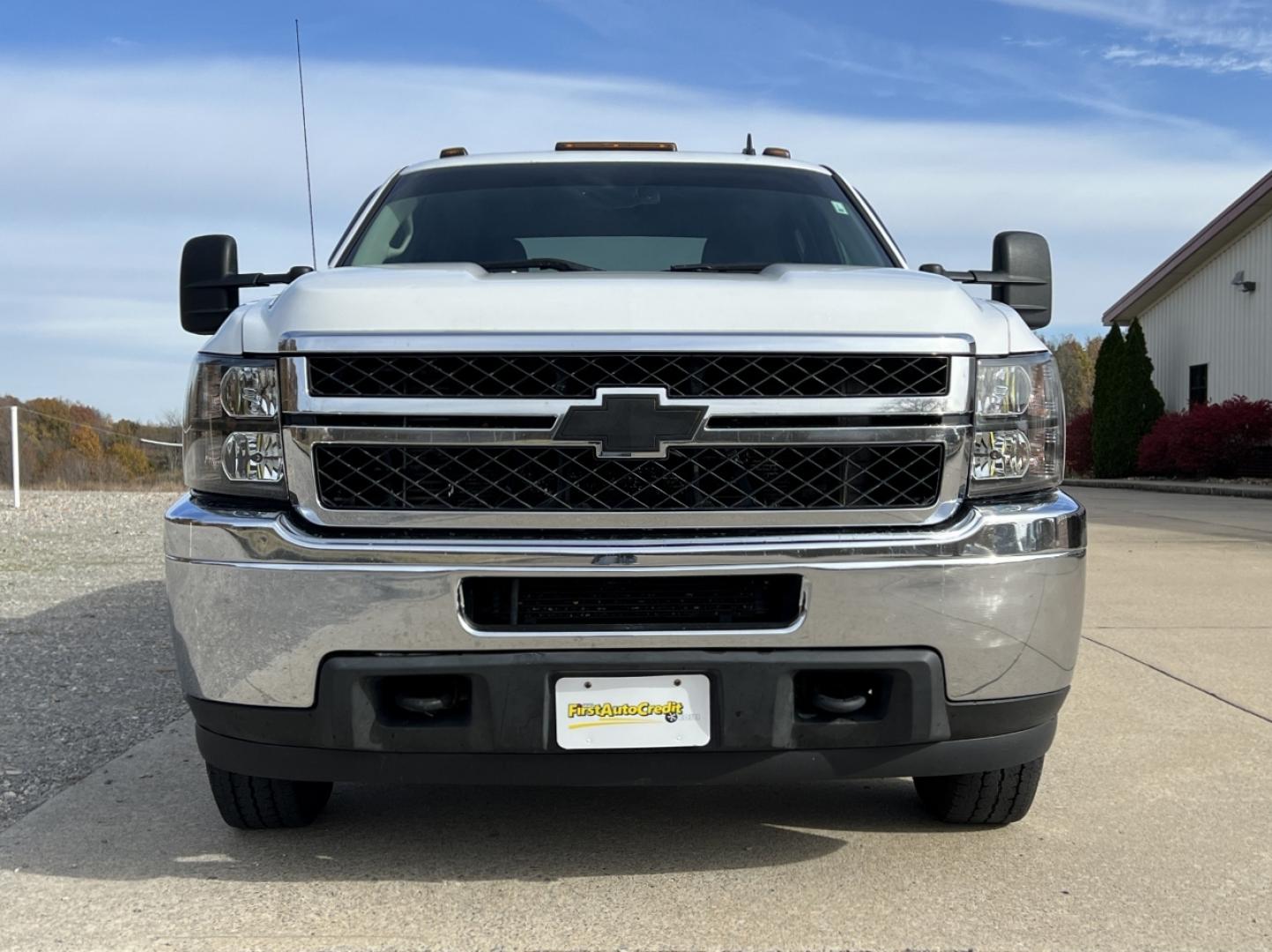 2014 WHITE /Black Cloth Chevrolet Silverado 3500HD LT Crew Cab 4WD (1GC4K0C86EF) with an 6.6L V8 DIESEL engine, Automatic transmission, located at 2990 Old Orchard Rd., Jackson, MO, 63755, 37.354214, -89.612106 - 2014 Chevrolet Silverado 3500HD LT 217xxx miles 4x4 6.6L V8 Diesel Automatic Backup Camera Power Driver Seat Bluetooth Remote Start Cruise Power Windows/Locks/Mirrors We have financing available and we accept trades! Fill out a credit application on our website or come by today! If you h - Photo#10