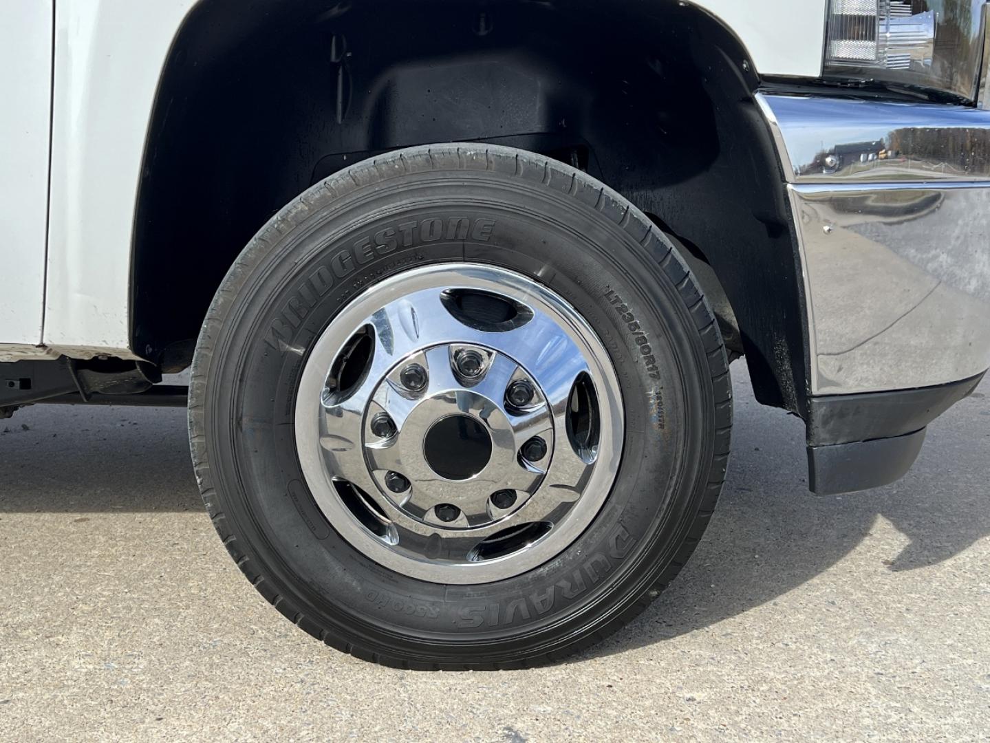 2014 WHITE /Black Cloth Chevrolet Silverado 3500HD LT Crew Cab 4WD (1GC4K0C86EF) with an 6.6L V8 DIESEL engine, Automatic transmission, located at 2990 Old Orchard Rd., Jackson, MO, 63755, 37.354214, -89.612106 - 2014 Chevrolet Silverado 3500HD LT 217xxx miles 4x4 6.6L V8 Diesel Automatic Backup Camera Power Driver Seat Bluetooth Remote Start Cruise Power Windows/Locks/Mirrors We have financing available and we accept trades! Fill out a credit application on our website or come by today! If you h - Photo#36