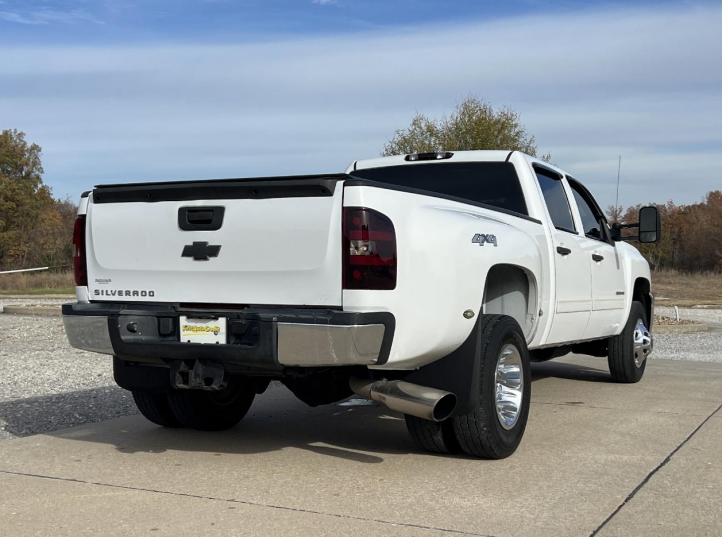 2014 WHITE /Black Cloth Chevrolet Silverado 3500HD LT Crew Cab 4WD (1GC4K0C86EF) with an 6.6L V8 DIESEL engine, Automatic transmission, located at 2990 Old Orchard Rd., Jackson, MO, 63755, 37.354214, -89.612106 - 2014 Chevrolet Silverado 3500HD LT 217xxx miles 4x4 6.6L V8 Diesel Automatic Backup Camera Power Driver Seat Bluetooth Remote Start Cruise Power Windows/Locks/Mirrors We have financing available and we accept trades! Fill out a credit application on our website or come by today! If you h - Photo#7