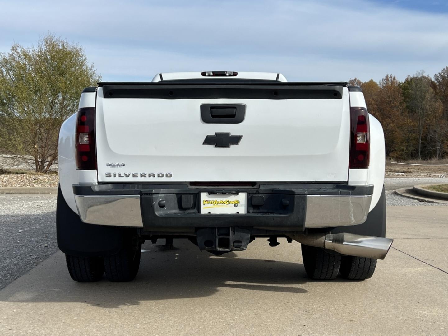 2014 WHITE /Black Cloth Chevrolet Silverado 3500HD LT Crew Cab 4WD (1GC4K0C86EF) with an 6.6L V8 DIESEL engine, Automatic transmission, located at 2990 Old Orchard Rd., Jackson, MO, 63755, 37.354214, -89.612106 - 2014 Chevrolet Silverado 3500HD LT 217xxx miles 4x4 6.6L V8 Diesel Automatic Backup Camera Power Driver Seat Bluetooth Remote Start Cruise Power Windows/Locks/Mirrors We have financing available and we accept trades! Fill out a credit application on our website or come by today! If you h - Photo#9