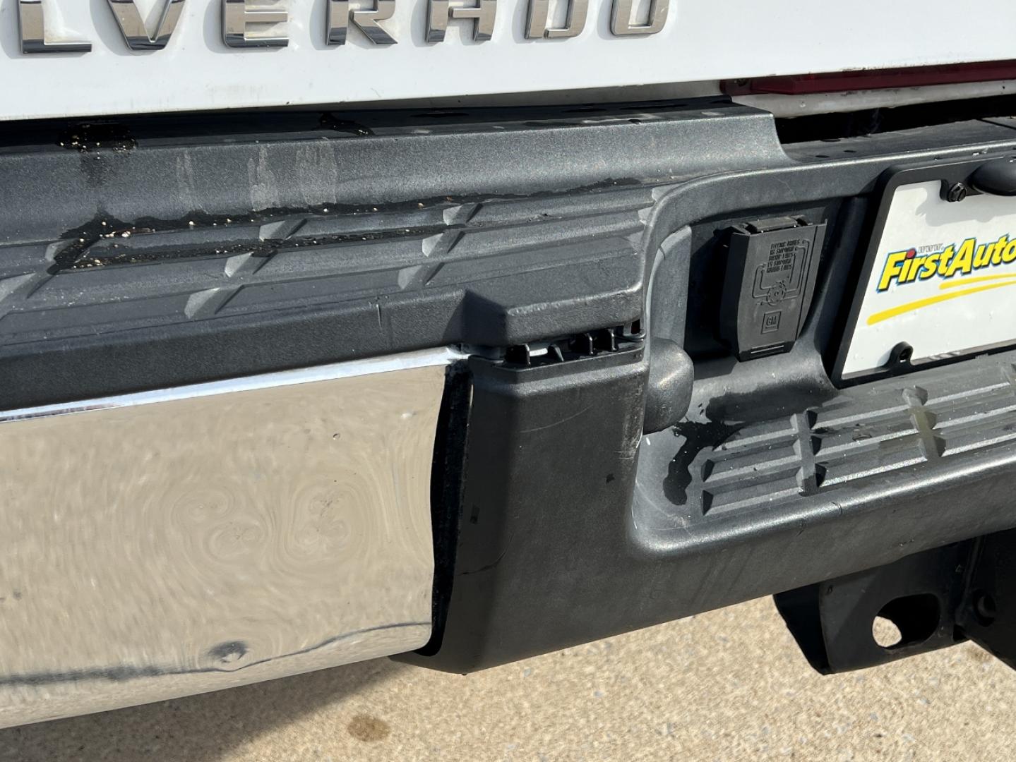 2014 WHITE /Black Cloth Chevrolet Silverado 3500HD LT Crew Cab 4WD (1GC4K0C86EF) with an 6.6L V8 DIESEL engine, Automatic transmission, located at 2990 Old Orchard Rd., Jackson, MO, 63755, 37.354214, -89.612106 - 2014 Chevrolet Silverado 3500HD LT 217xxx miles 4x4 6.6L V8 Diesel Automatic Backup Camera Power Driver Seat Bluetooth Remote Start Cruise Power Windows/Locks/Mirrors We have financing available and we accept trades! Fill out a credit application on our website or come by today! If you h - Photo#45