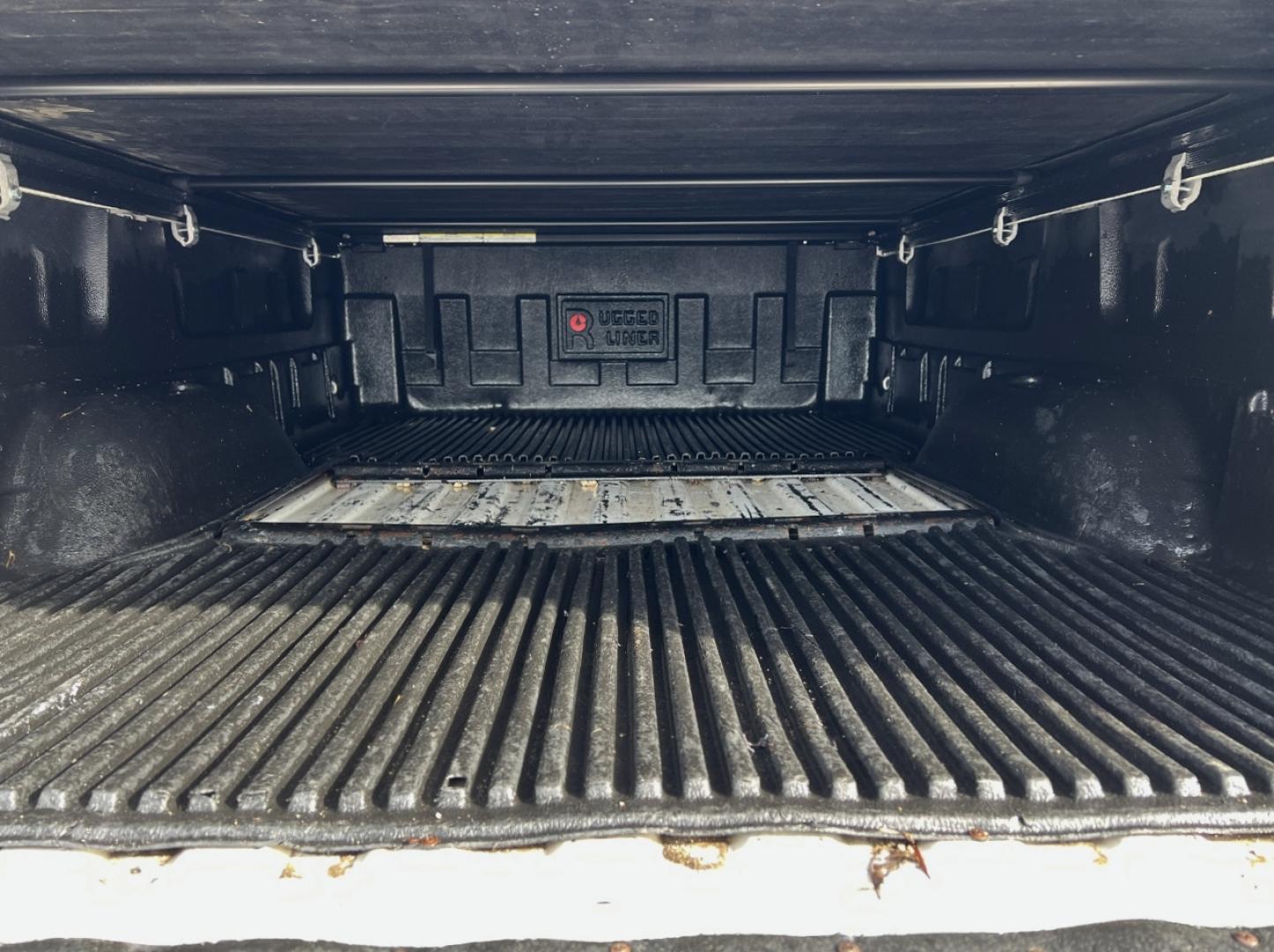 2014 WHITE /Black Cloth Chevrolet Silverado 3500HD LT Crew Cab 4WD (1GC4K0C86EF) with an 6.6L V8 DIESEL engine, Automatic transmission, located at 2990 Old Orchard Rd., Jackson, MO, 63755, 37.354214, -89.612106 - 2014 Chevrolet Silverado 3500HD LT 217xxx miles 4x4 6.6L V8 Diesel Automatic Backup Camera Power Driver Seat Bluetooth Remote Start Cruise Power Windows/Locks/Mirrors We have financing available and we accept trades! Fill out a credit application on our website or come by today! If you h - Photo#18