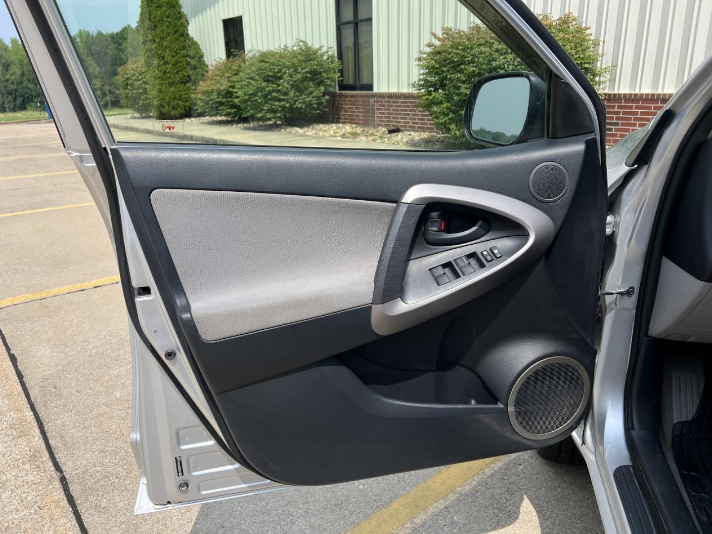2008 SILVER /Gray Cloth Toyota RAV4 Limited I4 4WD (JTMBD31V386) with an 2.4L 4 Cyl. engine, Automatic transmission, located at 506 S. Kingshighway, Cape Girardeau, MO, 63703, (573) 235-5000, 37.294991, -89.553635 - 2008 Toyota RAV4 Limited 179xxx miles All Wheel Drive 2.4L 4 Cyl. Automatic Navigation Power Driver Seat Bluetooth Cruise Power Windows/Locks/Mirrors We have financing available and we accept trades! Fill out a credit application on our website or come by today! If you have any questions, - Photo#12