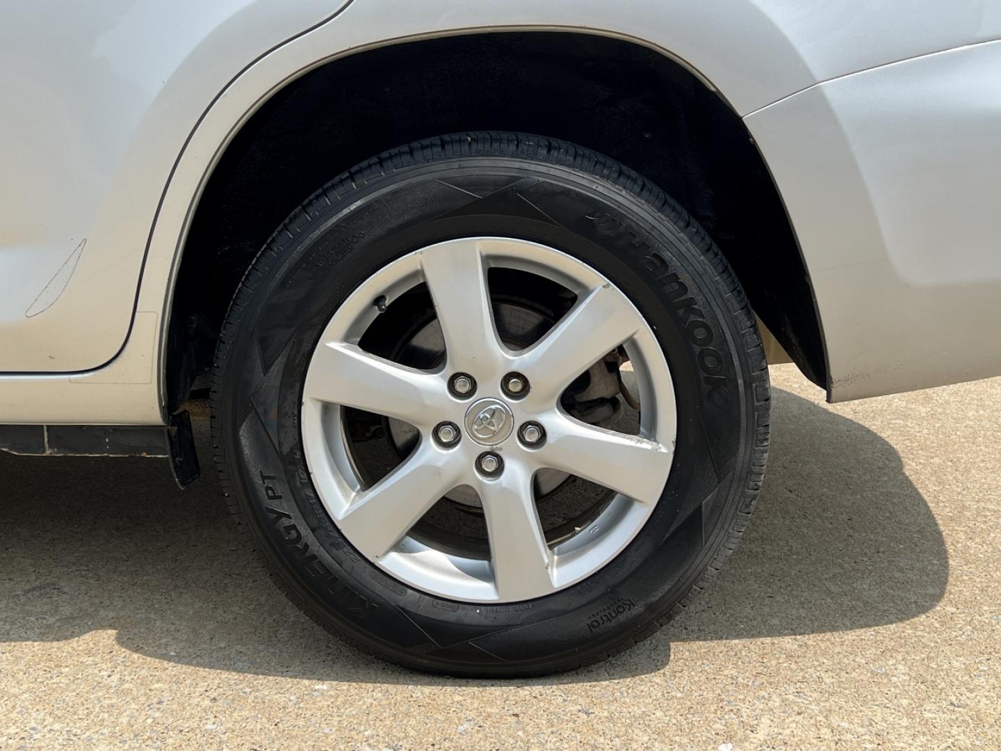 2008 SILVER /Gray Cloth Toyota RAV4 Limited I4 4WD (JTMBD31V386) with an 2.4L 4 Cyl. engine, Automatic transmission, located at 506 S. Kingshighway, Cape Girardeau, MO, 63703, (573) 235-5000, 37.294991, -89.553635 - 2008 Toyota RAV4 Limited 179xxx miles All Wheel Drive 2.4L 4 Cyl. Automatic Navigation Power Driver Seat Bluetooth Cruise Power Windows/Locks/Mirrors We have financing available and we accept trades! Fill out a credit application on our website or come by today! If you have any questions, - Photo#34