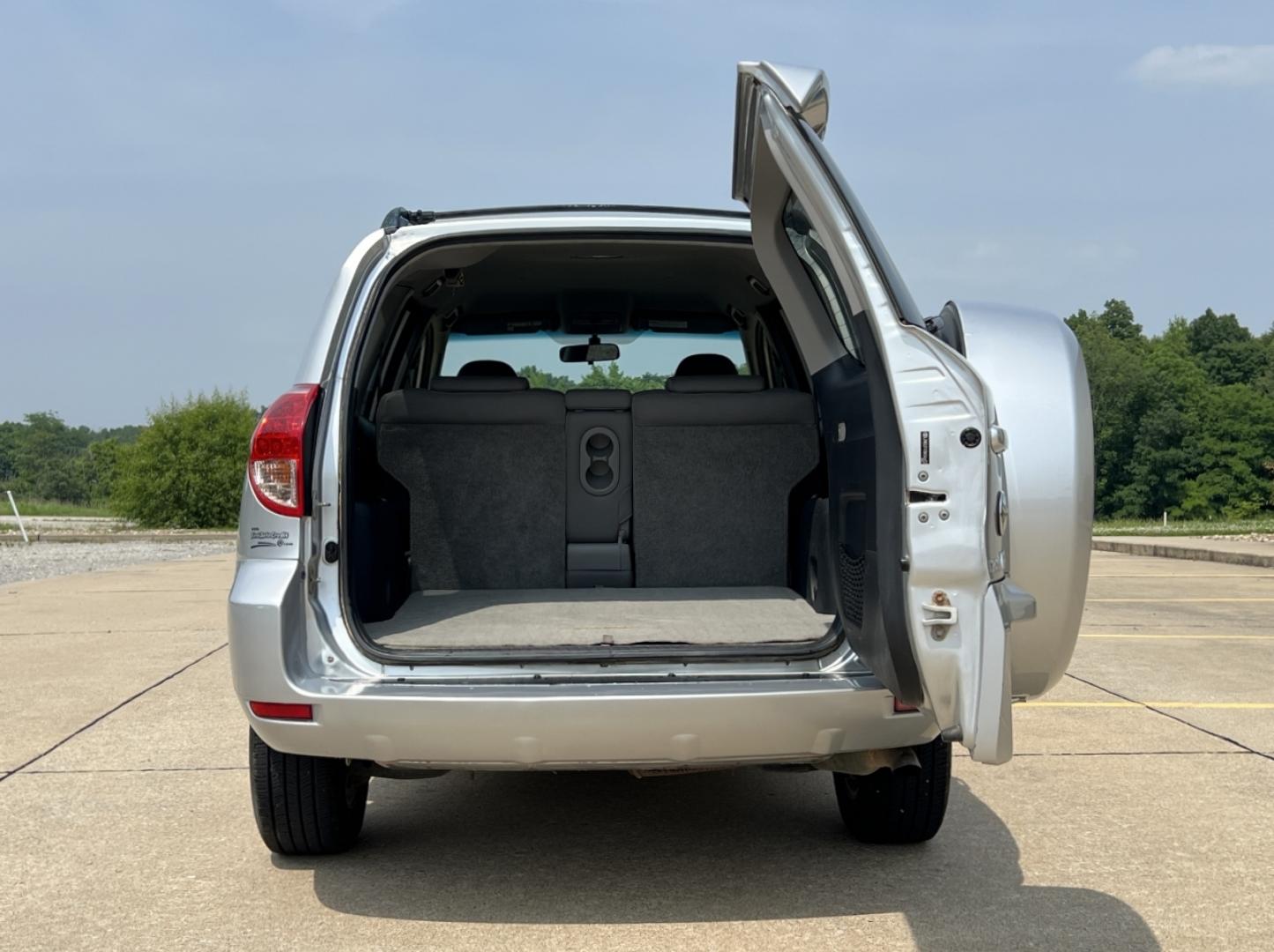 2008 SILVER /Gray Cloth Toyota RAV4 Limited I4 4WD (JTMBD31V386) with an 2.4L 4 Cyl. engine, Automatic transmission, located at 506 S. Kingshighway, Cape Girardeau, MO, 63703, (573) 235-5000, 37.294991, -89.553635 - 2008 Toyota RAV4 Limited 179xxx miles All Wheel Drive 2.4L 4 Cyl. Automatic Navigation Power Driver Seat Bluetooth Cruise Power Windows/Locks/Mirrors We have financing available and we accept trades! Fill out a credit application on our website or come by today! If you have any questions, - Photo#18
