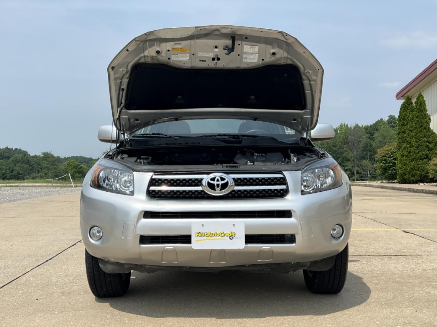 2008 SILVER /Gray Cloth Toyota RAV4 Limited I4 4WD (JTMBD31V386) with an 2.4L 4 Cyl. engine, Automatic transmission, located at 506 S. Kingshighway, Cape Girardeau, MO, 63703, (573) 235-5000, 37.294991, -89.553635 - 2008 Toyota RAV4 Limited 179xxx miles All Wheel Drive 2.4L 4 Cyl. Automatic Navigation Power Driver Seat Bluetooth Cruise Power Windows/Locks/Mirrors We have financing available and we accept trades! Fill out a credit application on our website or come by today! If you have any questions, - Photo#30