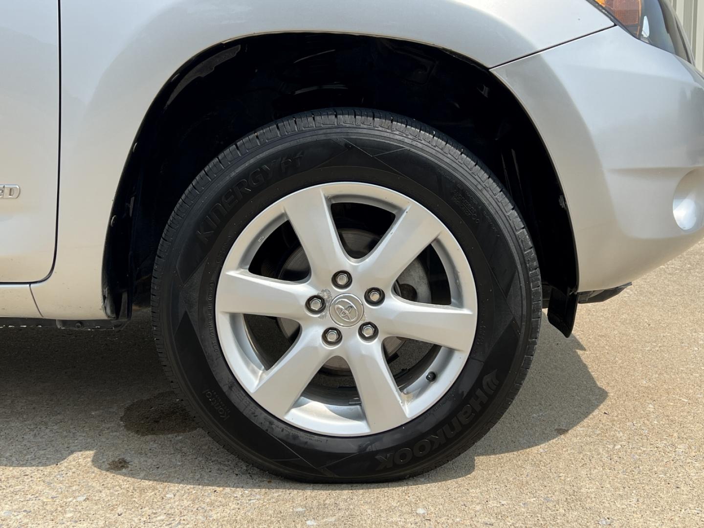 2008 SILVER /Gray Cloth Toyota RAV4 Limited I4 4WD (JTMBD31V386) with an 2.4L 4 Cyl. engine, Automatic transmission, located at 506 S. Kingshighway, Cape Girardeau, MO, 63703, (573) 235-5000, 37.294991, -89.553635 - 2008 Toyota RAV4 Limited 179xxx miles All Wheel Drive 2.4L 4 Cyl. Automatic Navigation Power Driver Seat Bluetooth Cruise Power Windows/Locks/Mirrors We have financing available and we accept trades! Fill out a credit application on our website or come by today! If you have any questions, - Photo#36