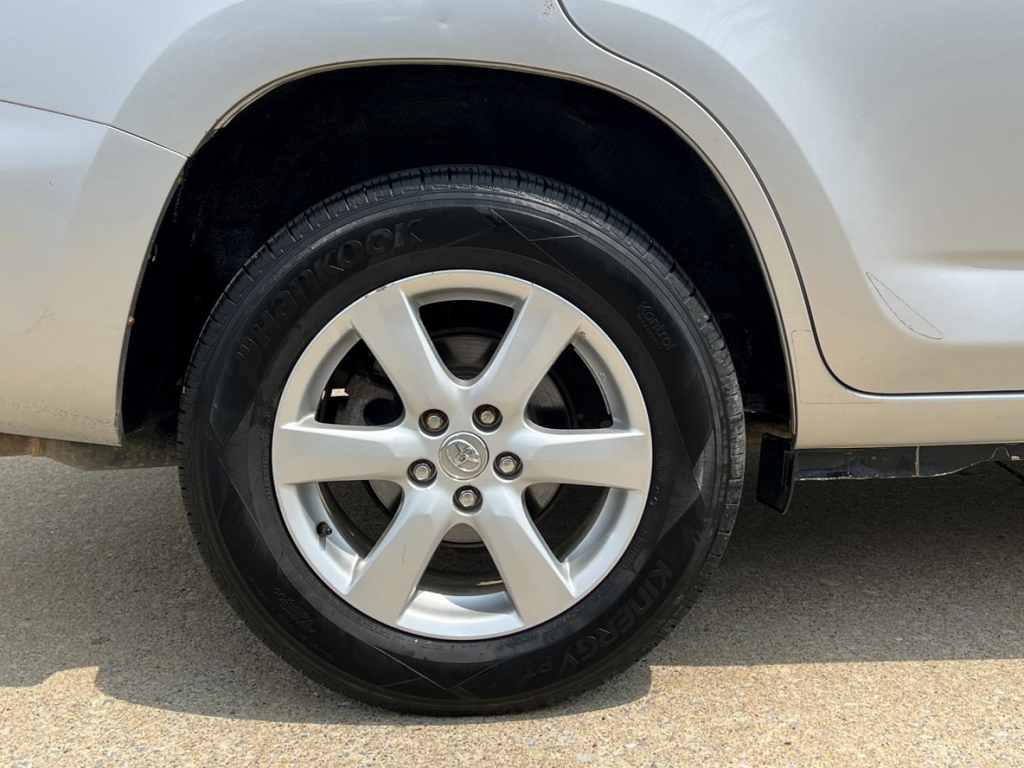 2008 SILVER /Gray Cloth Toyota RAV4 Limited I4 4WD (JTMBD31V386) with an 2.4L 4 Cyl. engine, Automatic transmission, located at 506 S. Kingshighway, Cape Girardeau, MO, 63703, (573) 235-5000, 37.294991, -89.553635 - 2008 Toyota RAV4 Limited 179xxx miles All Wheel Drive 2.4L 4 Cyl. Automatic Navigation Power Driver Seat Bluetooth Cruise Power Windows/Locks/Mirrors We have financing available and we accept trades! Fill out a credit application on our website or come by today! If you have any questions, - Photo#35