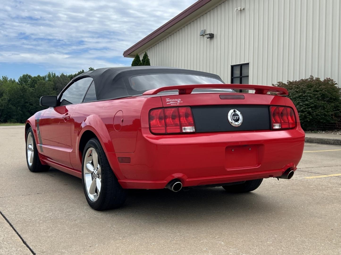 2006 RED /Red Leather Ford Mustang GT Deluxe Convertible (1ZVHT85H965) with an 4.6L V8 engine, Automatic transmission, located at 2990 Old Orchard Rd., Jackson, MO, 63755, 37.354214, -89.612106 - 2006 Ford Mustang GT Deluxe 118xxx miles Rear Wheel Drive 4.6L V8 Automatic Leather Power Driver Seat Cruise Power Windows/Locks/Mirrors We have financing available and we accept trades! Fill out a credit application on our website or come by today! If you have any questions, give us a cal - Photo#7