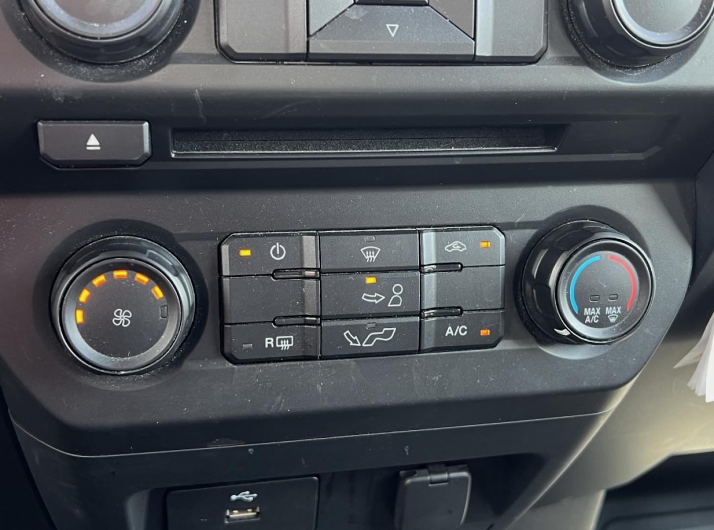 2018 WHITE /Gray Cloth Ford F-150 XL SuperCab 6.5-ft. Bed 2WD (1FTEX1EB7JK) with an 3.3L V6 engine, Automatic transmission, located at 506 S. Kingshighway, Cape Girardeau, MO, 63703, (573) 235-5000, 37.294991, -89.553635 - 2018 Ford F-150 XL 165xxx miles 4x4 3.3L V6 Automatic Backup Camera Bluetooth Cruise Power Windows/Locks/Mirrors We have financing available and we accept trades! Fill out a credit application on our website or come by today! If you have any questions, give us a call at (573) 235-5000 or v - Photo#28
