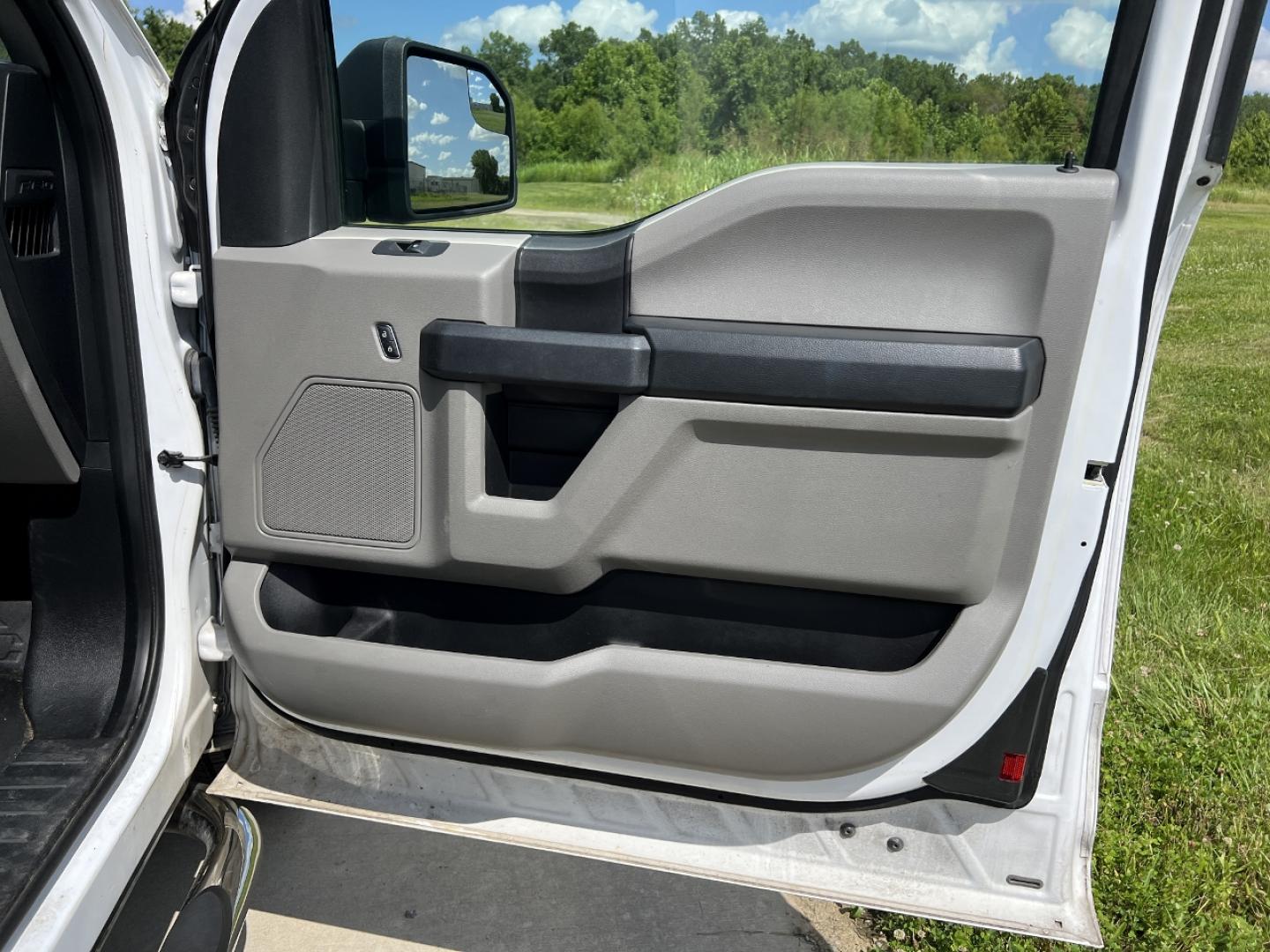 2018 WHITE /Gray Cloth Ford F-150 XL SuperCab 6.5-ft. Bed 2WD (1FTEX1EB7JK) with an 3.3L V6 engine, Automatic transmission, located at 506 S. Kingshighway, Cape Girardeau, MO, 63703, (573) 235-5000, 37.294991, -89.553635 - 2018 Ford F-150 XL 165xxx miles 4x4 3.3L V6 Automatic Backup Camera Bluetooth Cruise Power Windows/Locks/Mirrors We have financing available and we accept trades! Fill out a credit application on our website or come by today! If you have any questions, give us a call at (573) 235-5000 or v - Photo#13
