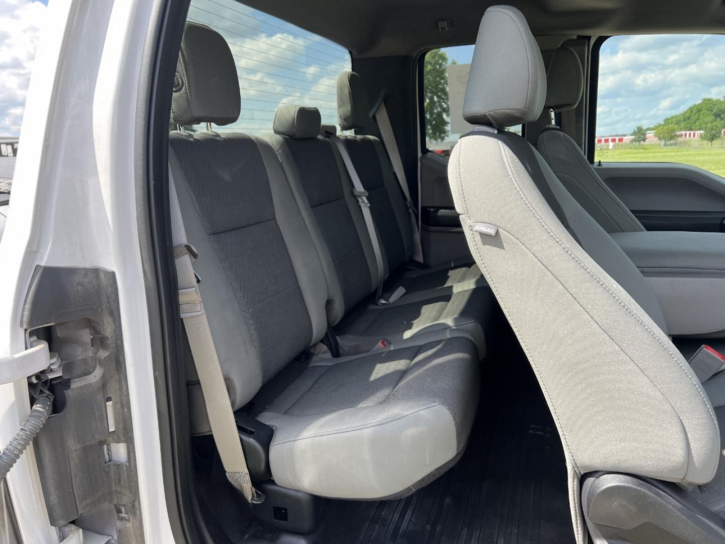 2018 WHITE /Gray Cloth Ford F-150 XL SuperCab 6.5-ft. Bed 2WD (1FTEX1EB7JK) with an 3.3L V6 engine, Automatic transmission, located at 506 S. Kingshighway, Cape Girardeau, MO, 63703, (573) 235-5000, 37.294991, -89.553635 - 2018 Ford F-150 XL 165xxx miles 4x4 3.3L V6 Automatic Backup Camera Bluetooth Cruise Power Windows/Locks/Mirrors We have financing available and we accept trades! Fill out a credit application on our website or come by today! If you have any questions, give us a call at (573) 235-5000 or v - Photo#17