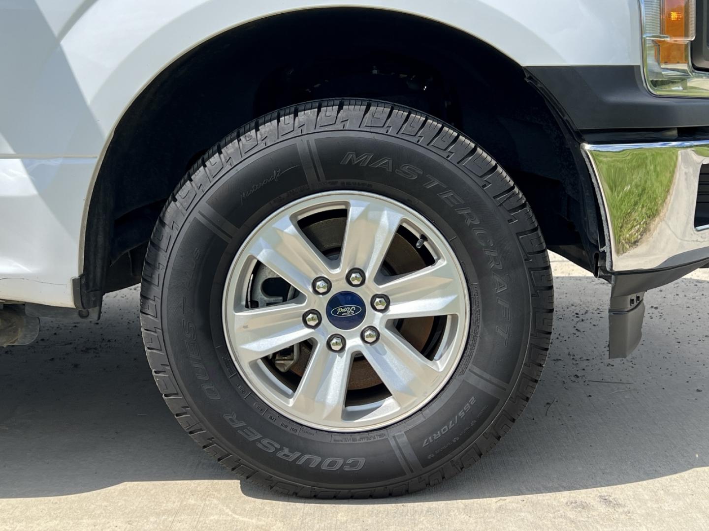 2018 WHITE /Gray Cloth Ford F-150 XL SuperCab 6.5-ft. Bed 2WD (1FTEX1EB7JK) with an 3.3L V6 engine, Automatic transmission, located at 506 S. Kingshighway, Cape Girardeau, MO, 63703, (573) 235-5000, 37.294991, -89.553635 - 2018 Ford F-150 XL 165xxx miles 4x4 3.3L V6 Automatic Backup Camera Bluetooth Cruise Power Windows/Locks/Mirrors We have financing available and we accept trades! Fill out a credit application on our website or come by today! If you have any questions, give us a call at (573) 235-5000 or v - Photo#39