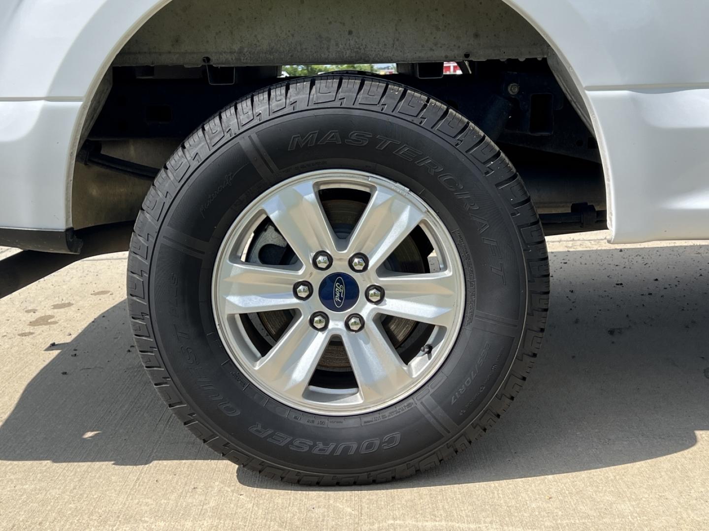 2018 WHITE /Gray Cloth Ford F-150 XL SuperCab 6.5-ft. Bed 2WD (1FTEX1EB7JK) with an 3.3L V6 engine, Automatic transmission, located at 506 S. Kingshighway, Cape Girardeau, MO, 63703, (573) 235-5000, 37.294991, -89.553635 - 2018 Ford F-150 XL 165xxx miles 4x4 3.3L V6 Automatic Backup Camera Bluetooth Cruise Power Windows/Locks/Mirrors We have financing available and we accept trades! Fill out a credit application on our website or come by today! If you have any questions, give us a call at (573) 235-5000 or v - Photo#38