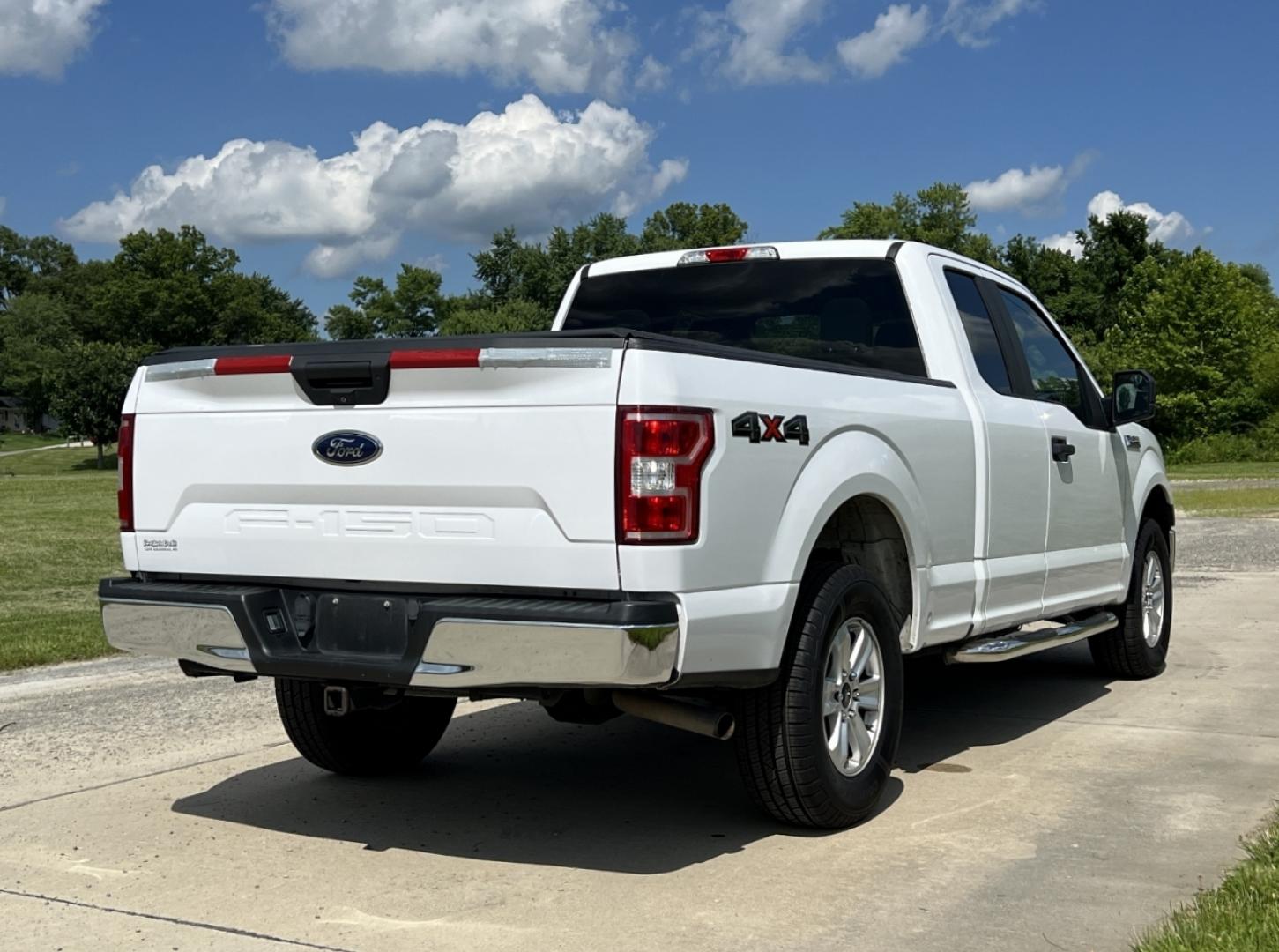 2018 WHITE /Gray Cloth Ford F-150 XL SuperCab 6.5-ft. Bed 2WD (1FTEX1EB7JK) with an 3.3L V6 engine, Automatic transmission, located at 506 S. Kingshighway, Cape Girardeau, MO, 63703, (573) 235-5000, 37.294991, -89.553635 - 2018 Ford F-150 XL 165xxx miles 4x4 3.3L V6 Automatic Backup Camera Bluetooth Cruise Power Windows/Locks/Mirrors We have financing available and we accept trades! Fill out a credit application on our website or come by today! If you have any questions, give us a call at (573) 235-5000 or v - Photo#7