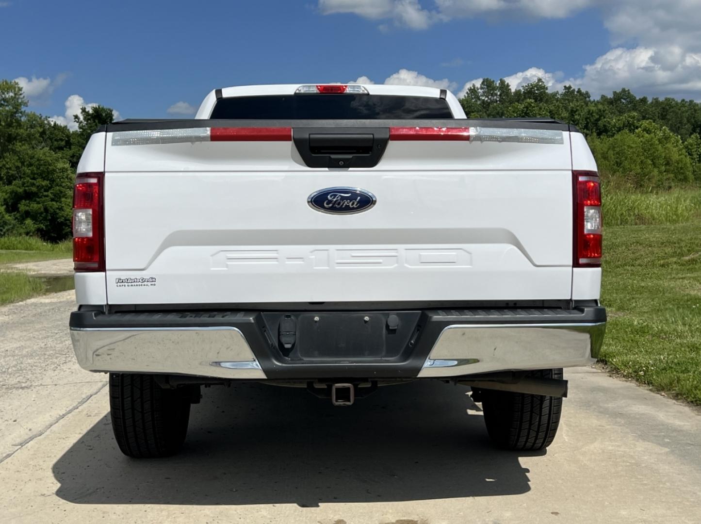 2018 WHITE /Gray Cloth Ford F-150 XL SuperCab 6.5-ft. Bed 2WD (1FTEX1EB7JK) with an 3.3L V6 engine, Automatic transmission, located at 506 S. Kingshighway, Cape Girardeau, MO, 63703, (573) 235-5000, 37.294991, -89.553635 - 2018 Ford F-150 XL 165xxx miles 4x4 3.3L V6 Automatic Backup Camera Bluetooth Cruise Power Windows/Locks/Mirrors We have financing available and we accept trades! Fill out a credit application on our website or come by today! If you have any questions, give us a call at (573) 235-5000 or v - Photo#9