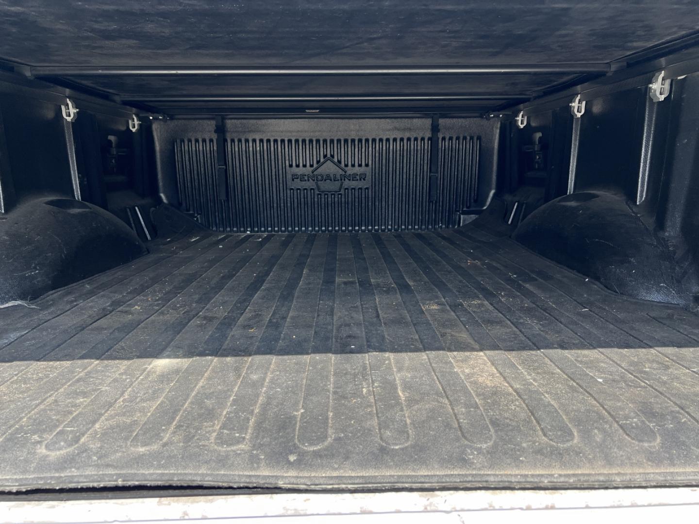 2018 WHITE /Gray Cloth Ford F-150 XL SuperCab 6.5-ft. Bed 2WD (1FTEX1EB7JK) with an 3.3L V6 engine, Automatic transmission, located at 506 S. Kingshighway, Cape Girardeau, MO, 63703, (573) 235-5000, 37.294991, -89.553635 - 2018 Ford F-150 XL 165xxx miles 4x4 3.3L V6 Automatic Backup Camera Bluetooth Cruise Power Windows/Locks/Mirrors We have financing available and we accept trades! Fill out a credit application on our website or come by today! If you have any questions, give us a call at (573) 235-5000 or v - Photo#20