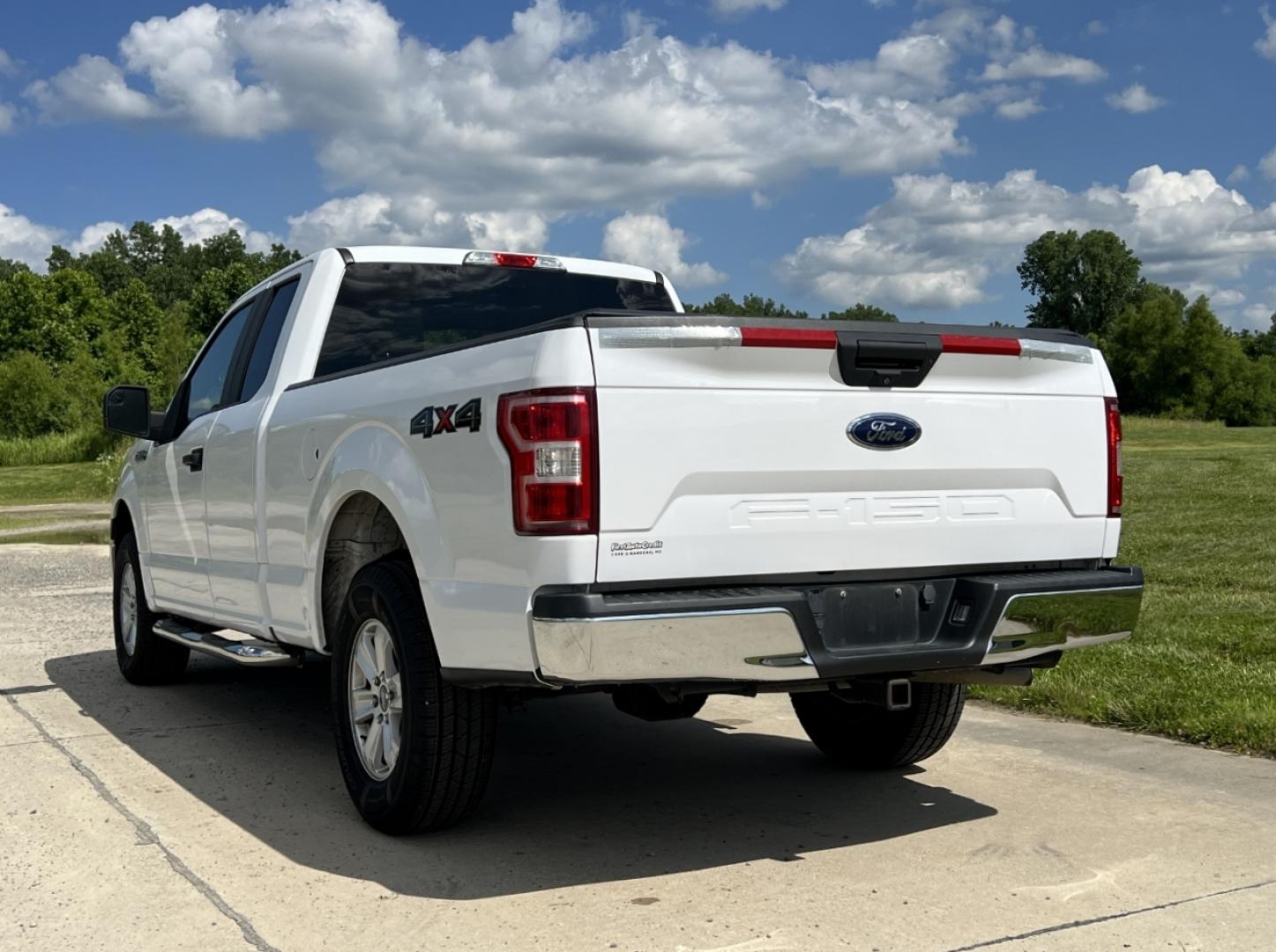 2018 WHITE /Gray Cloth Ford F-150 XL SuperCab 6.5-ft. Bed 2WD (1FTEX1EB7JK) with an 3.3L V6 engine, Automatic transmission, located at 506 S. Kingshighway, Cape Girardeau, MO, 63703, (573) 235-5000, 37.294991, -89.553635 - 2018 Ford F-150 XL 165xxx miles 4x4 3.3L V6 Automatic Backup Camera Bluetooth Cruise Power Windows/Locks/Mirrors We have financing available and we accept trades! Fill out a credit application on our website or come by today! If you have any questions, give us a call at (573) 235-5000 or v - Photo#8