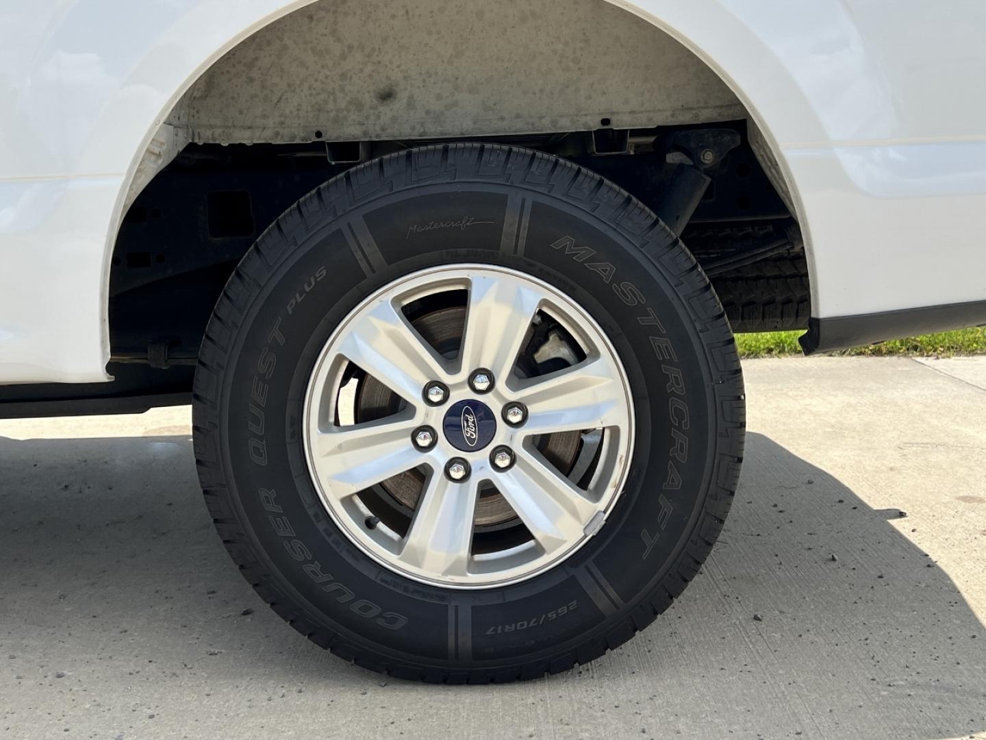 2018 WHITE /Gray Cloth Ford F-150 XL SuperCab 6.5-ft. Bed 2WD (1FTEX1EB7JK) with an 3.3L V6 engine, Automatic transmission, located at 506 S. Kingshighway, Cape Girardeau, MO, 63703, (573) 235-5000, 37.294991, -89.553635 - 2018 Ford F-150 XL 165xxx miles 4x4 3.3L V6 Automatic Backup Camera Bluetooth Cruise Power Windows/Locks/Mirrors We have financing available and we accept trades! Fill out a credit application on our website or come by today! If you have any questions, give us a call at (573) 235-5000 or v - Photo#37