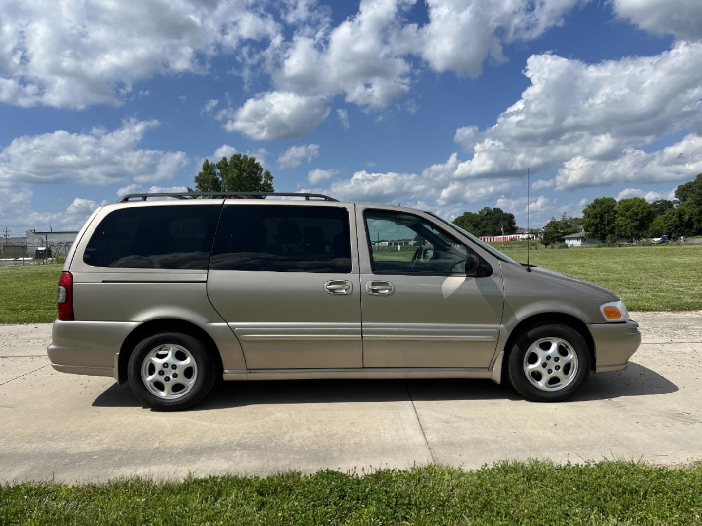 2002 GOLD /Tan Leather Oldsmobile Silhouette GL (1GHDX03E42D) with an 3.4L V6 engine, Automatic transmission, located at 506 S. Kingshighway, Cape Girardeau, MO, 63703, (573) 235-5000, 37.294991, -89.553635 - 2002 Oldsmobile Silhouette GL 139xxx miles Front Wheel Drive 3.4L V6 Automatic Leather 3rd Row Power/Heated Seats Cruise Power Windows/Locks/Mirrors We have financing available and we accept trades! Fill out a credit application on our website or come by today! If you have any questions, - Photo#6
