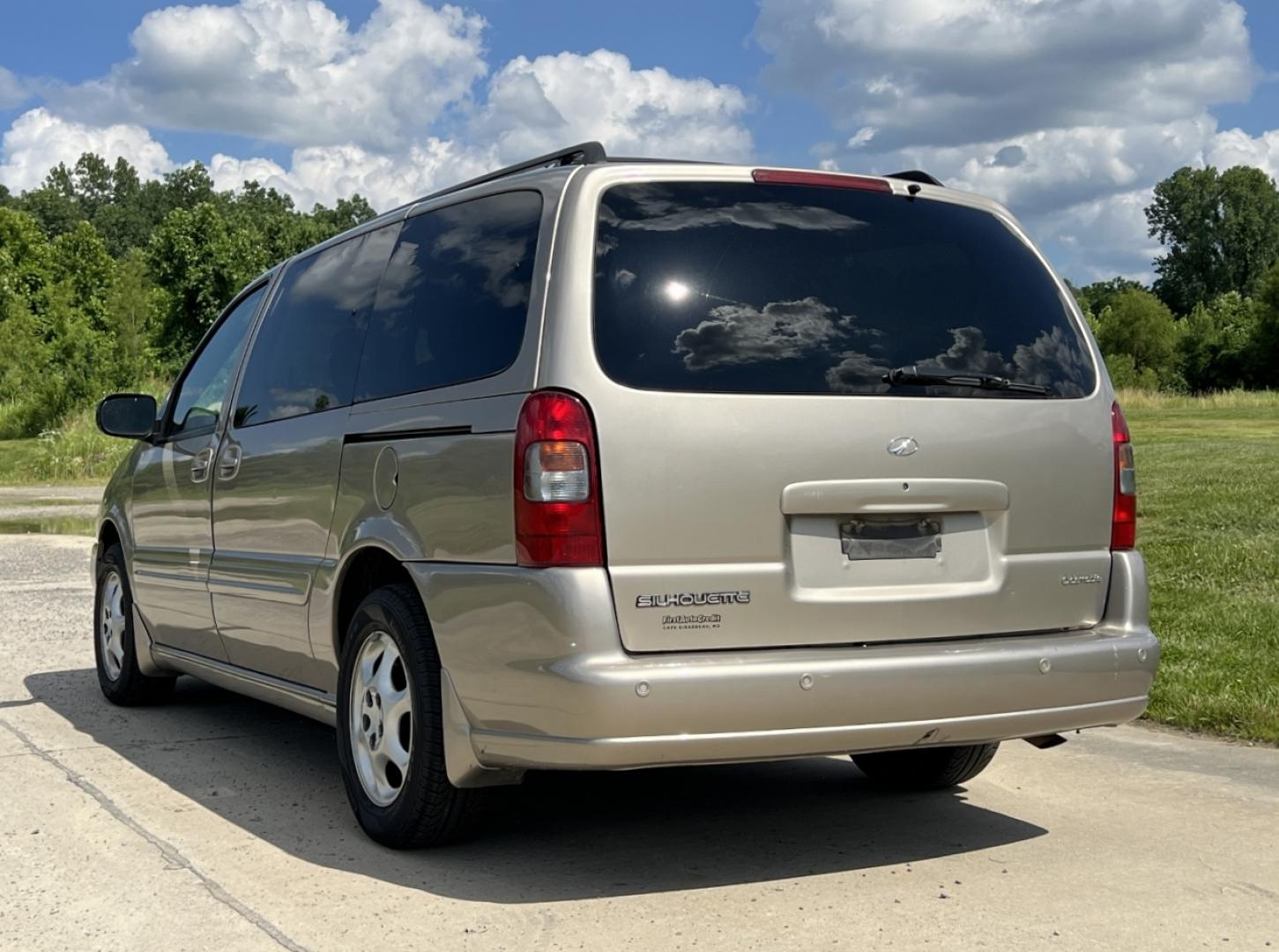 2002 GOLD /Tan Leather Oldsmobile Silhouette GL (1GHDX03E42D) with an 3.4L V6 engine, Automatic transmission, located at 506 S. Kingshighway, Cape Girardeau, MO, 63703, (573) 235-5000, 37.294991, -89.553635 - 2002 Oldsmobile Silhouette GL 139xxx miles Front Wheel Drive 3.4L V6 Automatic Leather 3rd Row Power/Heated Seats Cruise Power Windows/Locks/Mirrors We have financing available and we accept trades! Fill out a credit application on our website or come by today! If you have any questions, - Photo#8