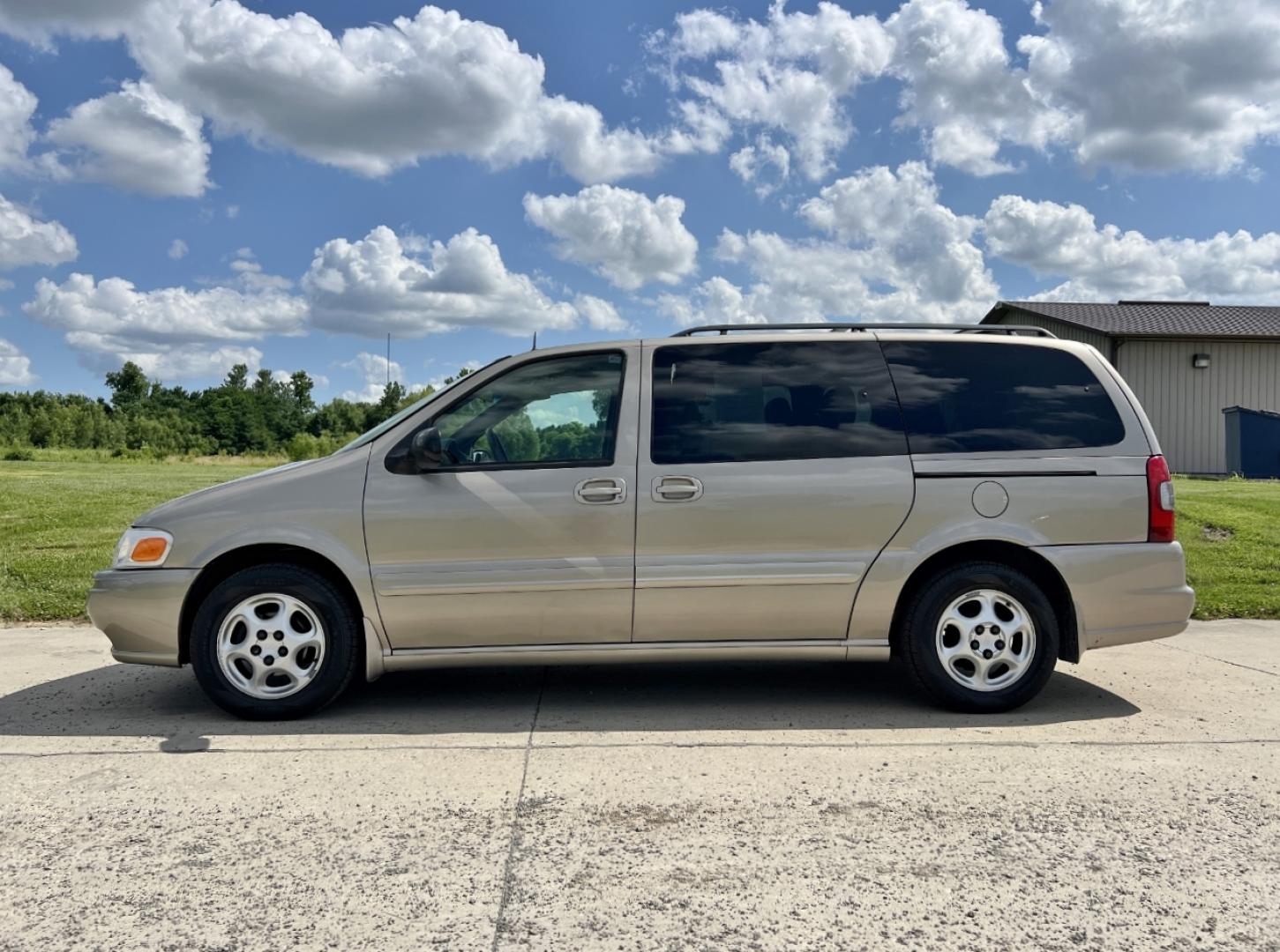 2002 GOLD /Tan Leather Oldsmobile Silhouette GL (1GHDX03E42D) with an 3.4L V6 engine, Automatic transmission, located at 506 S. Kingshighway, Cape Girardeau, MO, 63703, (573) 235-5000, 37.294991, -89.553635 - 2002 Oldsmobile Silhouette GL 139xxx miles Front Wheel Drive 3.4L V6 Automatic Leather 3rd Row Power/Heated Seats Cruise Power Windows/Locks/Mirrors We have financing available and we accept trades! Fill out a credit application on our website or come by today! If you have any questions, - Photo#5