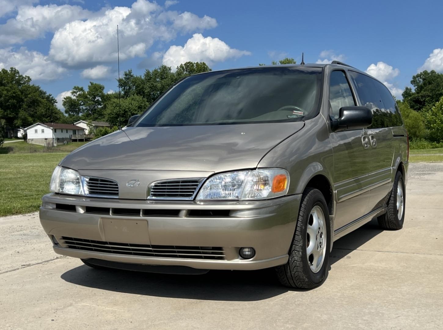 2002 GOLD /Tan Leather Oldsmobile Silhouette GL (1GHDX03E42D) with an 3.4L V6 engine, Automatic transmission, located at 506 S. Kingshighway, Cape Girardeau, MO, 63703, (573) 235-5000, 37.294991, -89.553635 - 2002 Oldsmobile Silhouette GL 139xxx miles Front Wheel Drive 3.4L V6 Automatic Leather 3rd Row Power/Heated Seats Cruise Power Windows/Locks/Mirrors We have financing available and we accept trades! Fill out a credit application on our website or come by today! If you have any questions, - Photo#4