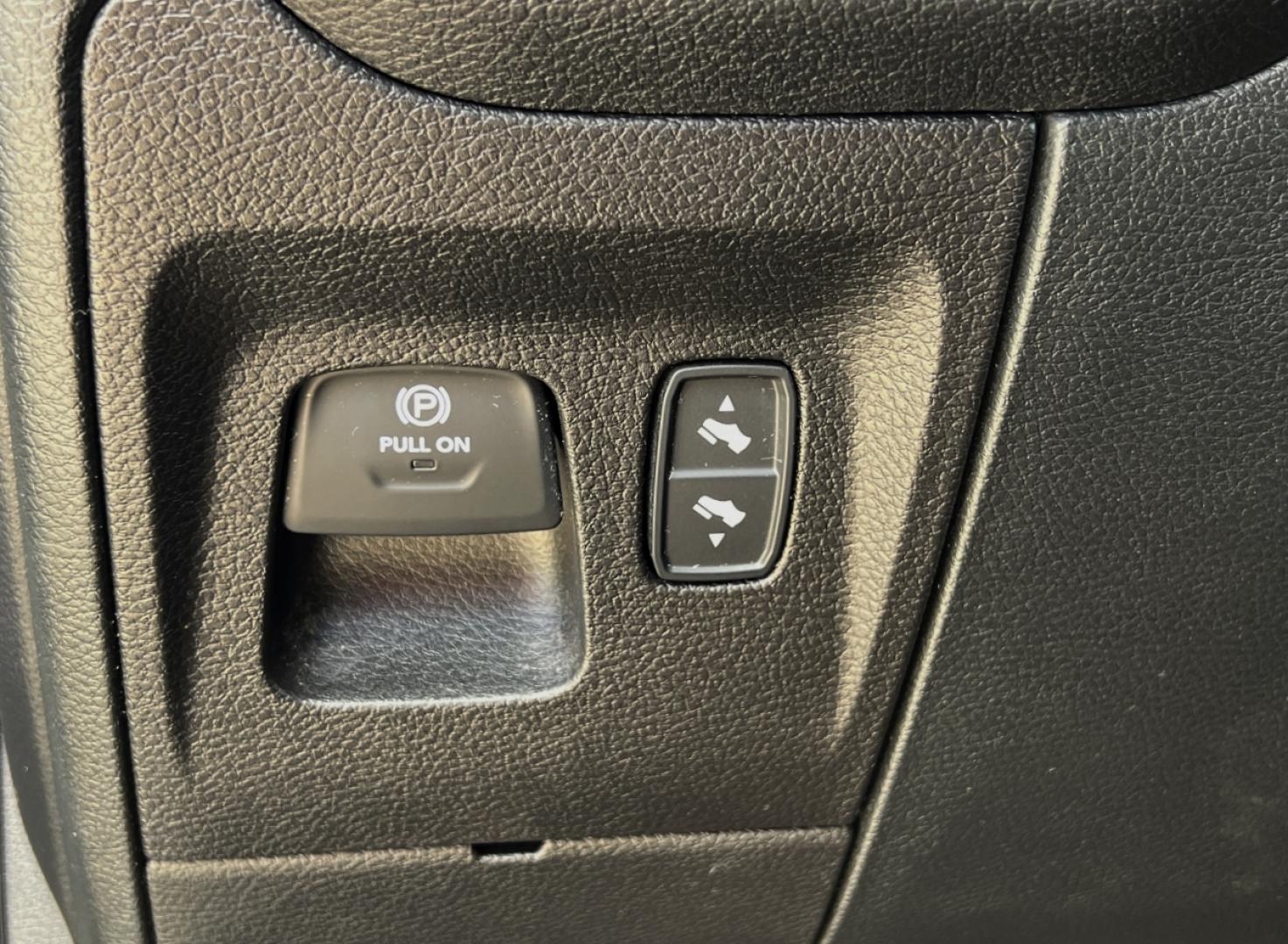 2020 BLACK /Gray Cloth RAM 1500 Big Horn Crew Cab SWB 4WD (1C6SRFFT3LN) with an 5.7L V8 engine, Automatic transmission, located at 506 S. Kingshighway, Cape Girardeau, MO, 63703, (573) 235-5000, 37.294991, -89.553635 - 2020 Ram 1500 Big Horn Only 43xxx miles 4x4 5.7L V8 Automatic Backup Camera Power Driver Seat Bluetooth Remote Start Cruise Power Windows/Locks/Mirrors We have financing available and we accept trades! Fill out a credit application on our website or come by today! If you have any questio - Photo#31