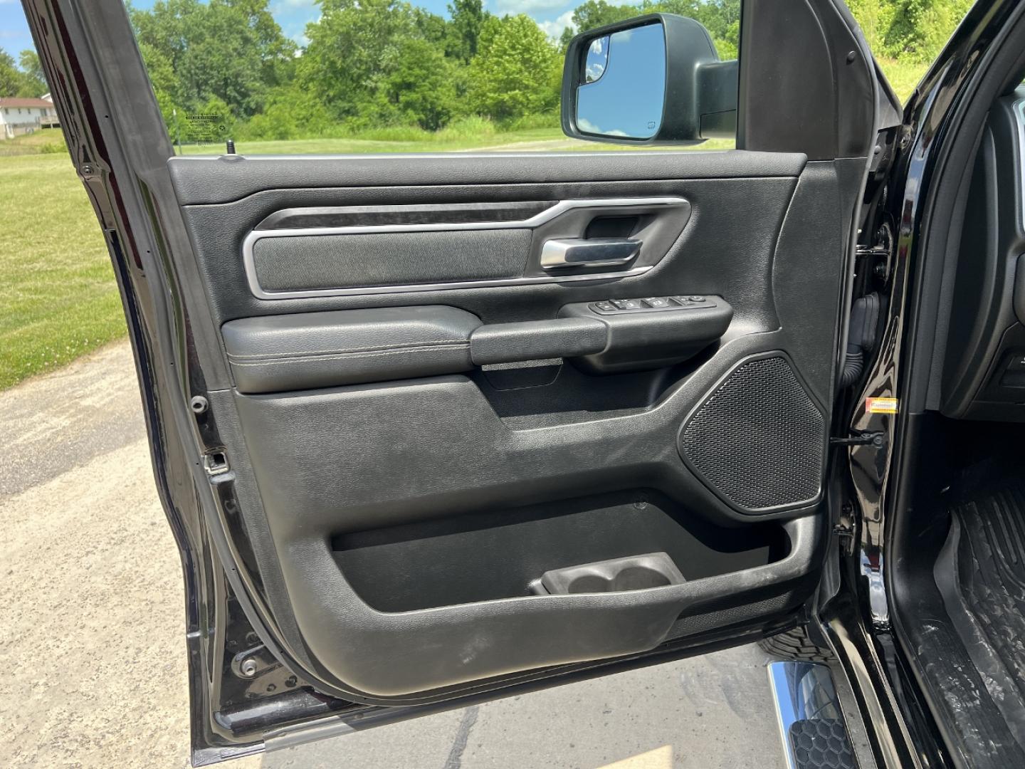 2020 BLACK /Gray Cloth RAM 1500 Big Horn Crew Cab SWB 4WD (1C6SRFFT3LN) with an 5.7L V8 engine, Automatic transmission, located at 506 S. Kingshighway, Cape Girardeau, MO, 63703, (573) 235-5000, 37.294991, -89.553635 - 2020 Ram 1500 Big Horn Only 43xxx miles 4x4 5.7L V8 Automatic Backup Camera Power Driver Seat Bluetooth Remote Start Cruise Power Windows/Locks/Mirrors We have financing available and we accept trades! Fill out a credit application on our website or come by today! If you have any questio - Photo#12