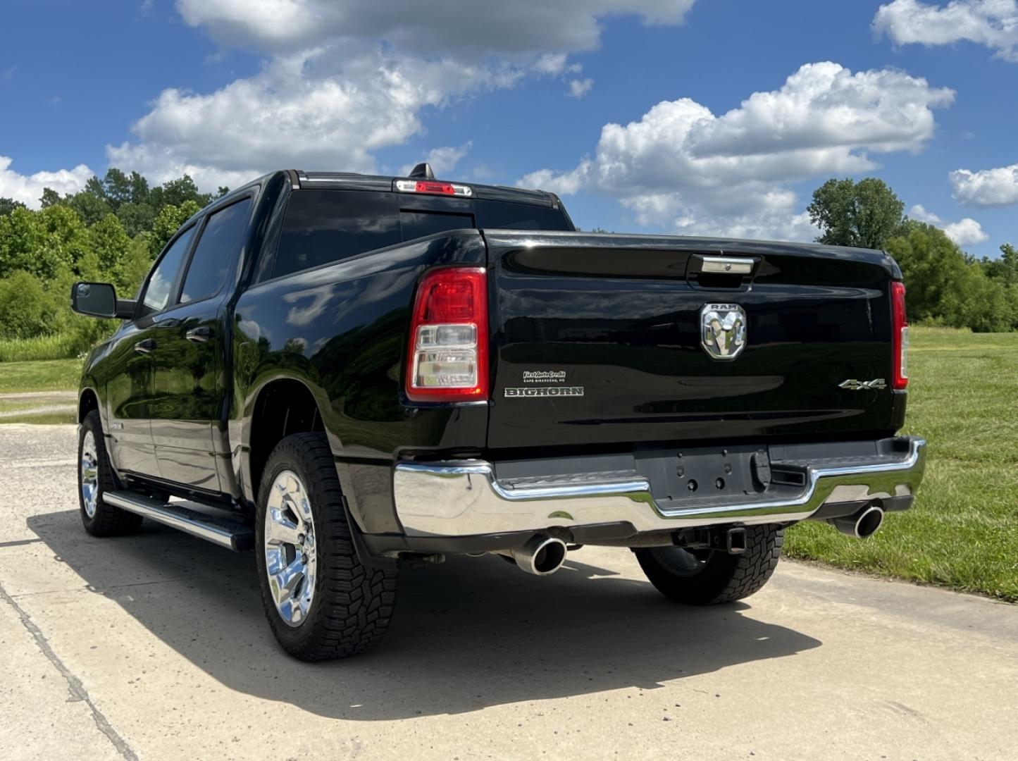 2020 BLACK /Gray Cloth RAM 1500 Big Horn Crew Cab SWB 4WD (1C6SRFFT3LN) with an 5.7L V8 engine, Automatic transmission, located at 506 S. Kingshighway, Cape Girardeau, MO, 63703, (573) 235-5000, 37.294991, -89.553635 - 2020 Ram 1500 Big Horn Only 43xxx miles 4x4 5.7L V8 Automatic Backup Camera Power Driver Seat Bluetooth Remote Start Cruise Power Windows/Locks/Mirrors We have financing available and we accept trades! Fill out a credit application on our website or come by today! If you have any questio - Photo#9