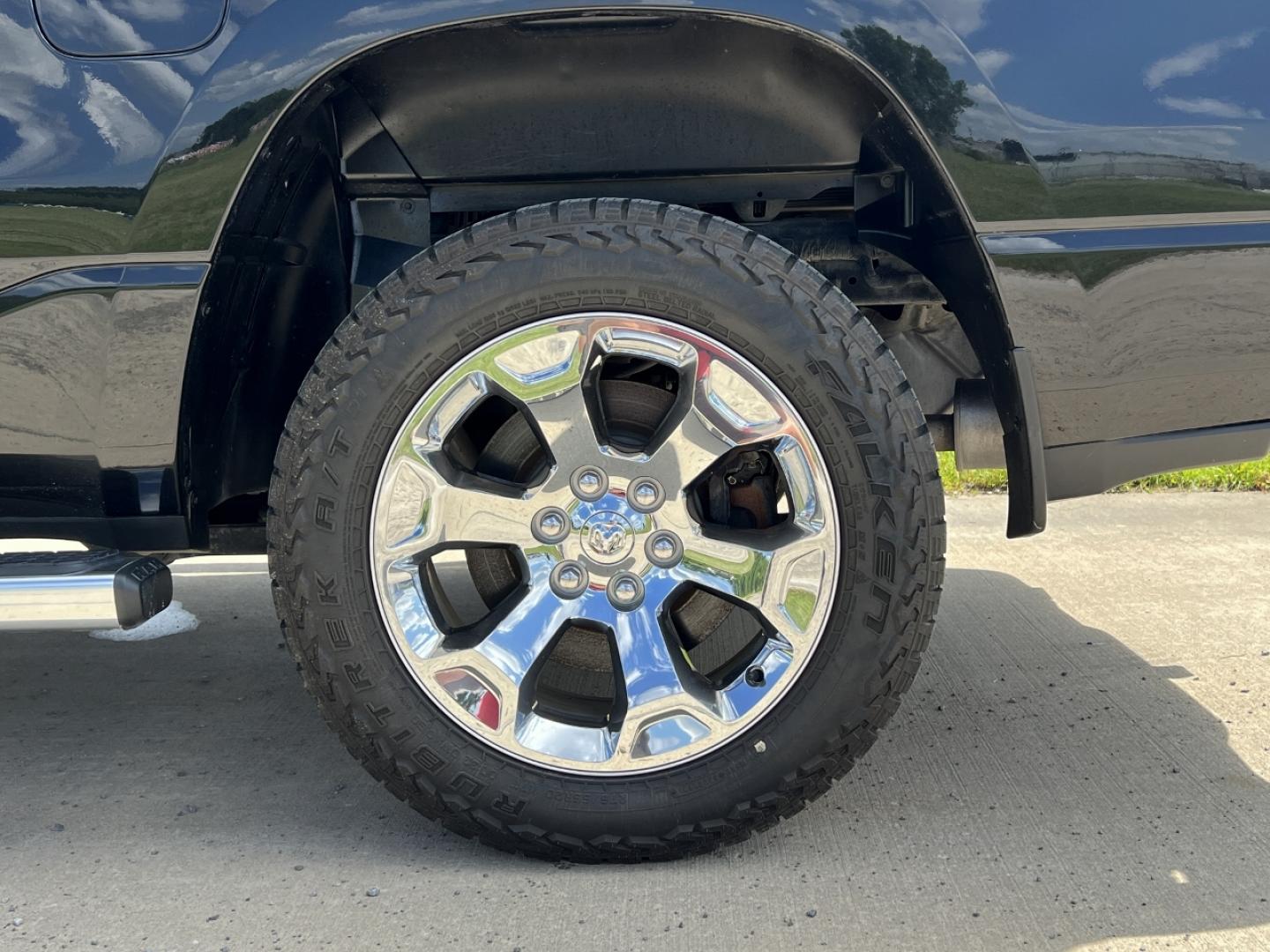2020 BLACK /Gray Cloth RAM 1500 Big Horn Crew Cab SWB 4WD (1C6SRFFT3LN) with an 5.7L V8 engine, Automatic transmission, located at 506 S. Kingshighway, Cape Girardeau, MO, 63703, (573) 235-5000, 37.294991, -89.553635 - 2020 Ram 1500 Big Horn Only 43xxx miles 4x4 5.7L V8 Automatic Backup Camera Power Driver Seat Bluetooth Remote Start Cruise Power Windows/Locks/Mirrors We have financing available and we accept trades! Fill out a credit application on our website or come by today! If you have any questio - Photo#36